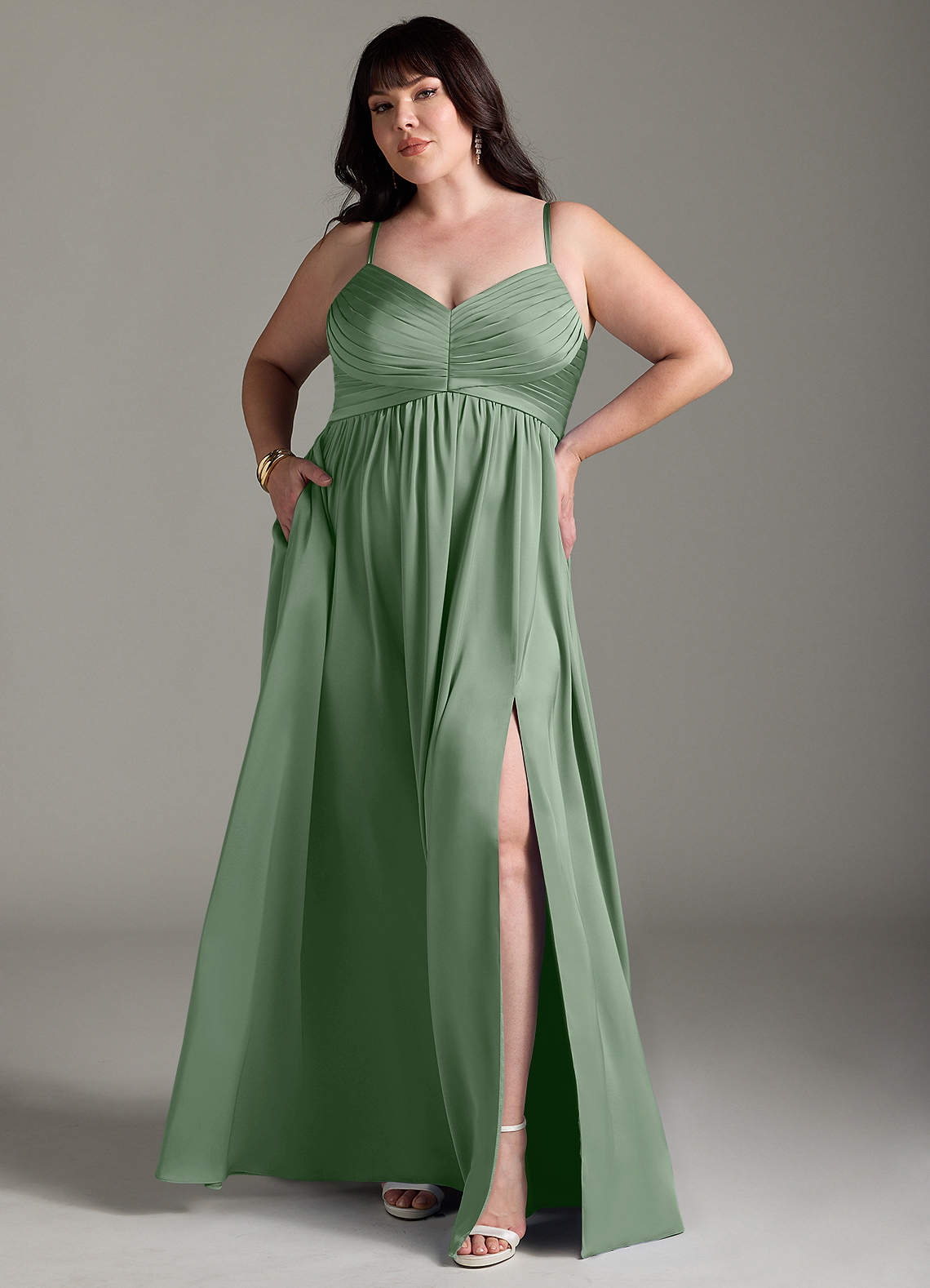 Azazie Alia Vestidos de damas de honor Vestido de Matcha de Satén Elástico de Corte en A con Plisado image1