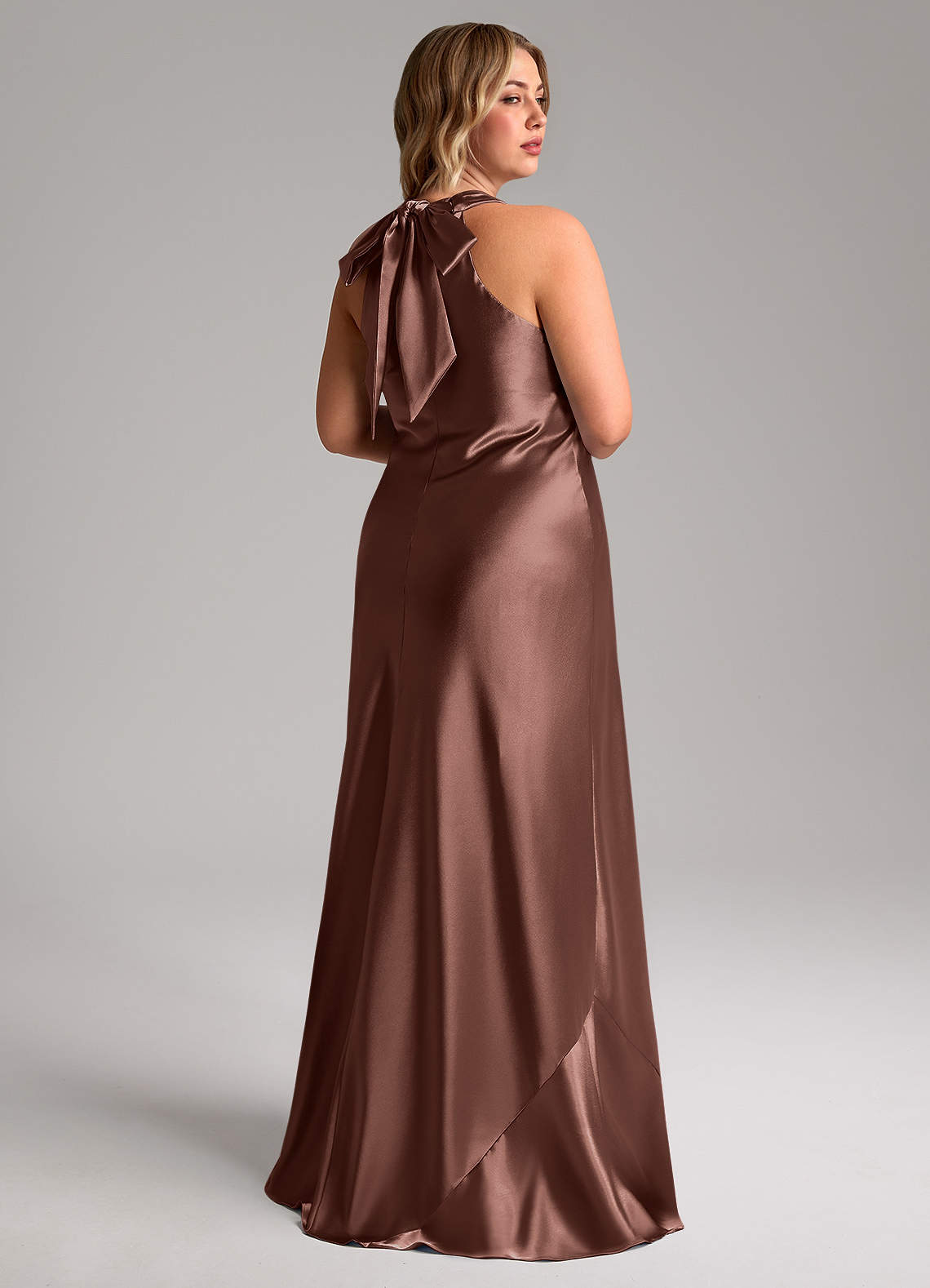 Azazie Doretta Robes de demoiselle d'honneur Robe Sirène en Satiné métallisé Arc Expresso image8