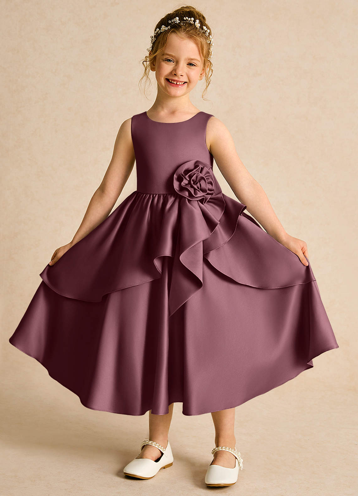 Azazie Hermia Blumenmädchenkleider A-Linie ärmellos Matte Satin Kleid Sangria image1