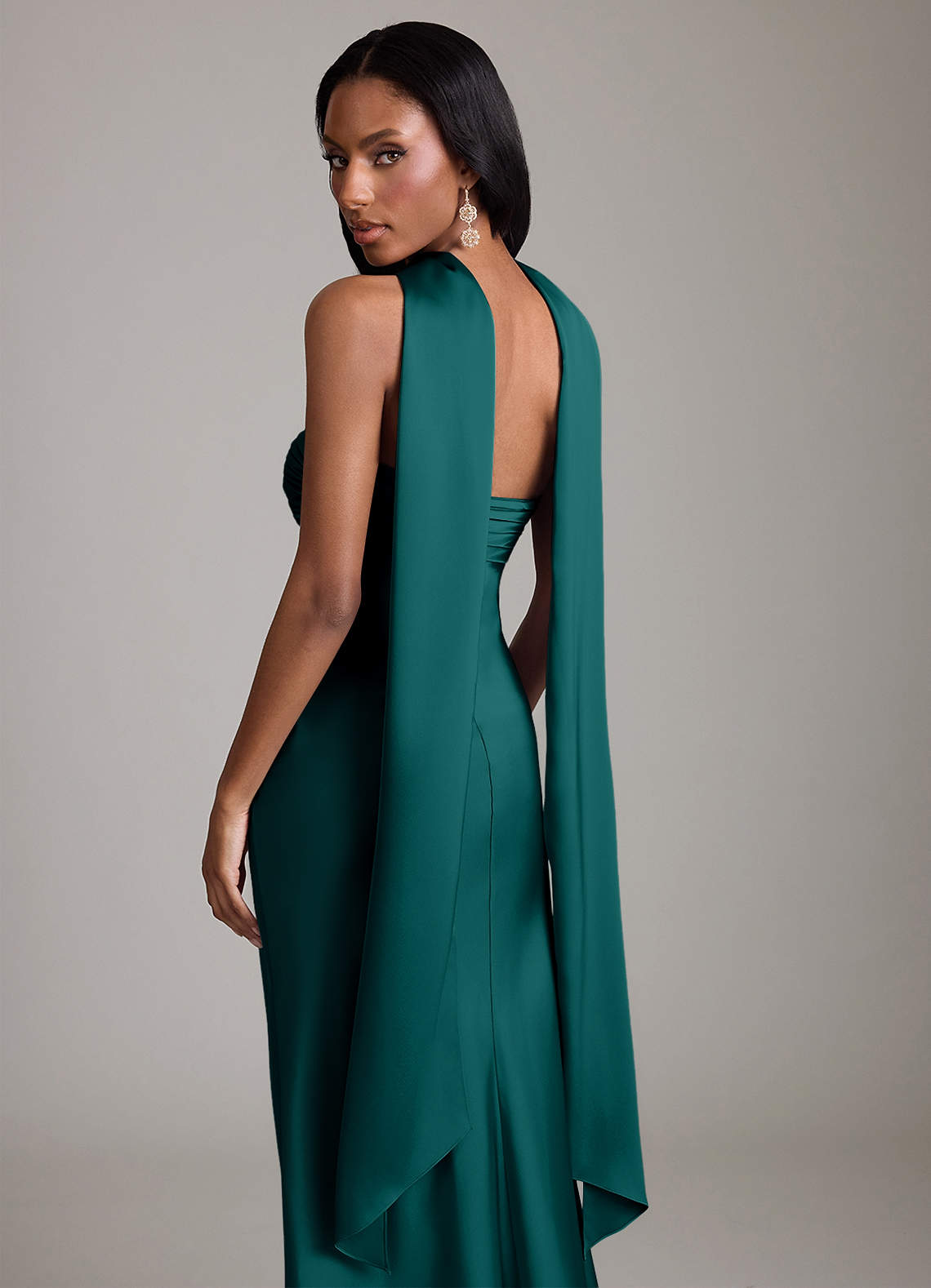 Azazie Saylor Vestidos de damas de honor Vestido de Pavo Real de Satén Elástico de Corte Sirena con Sin tirantes image6