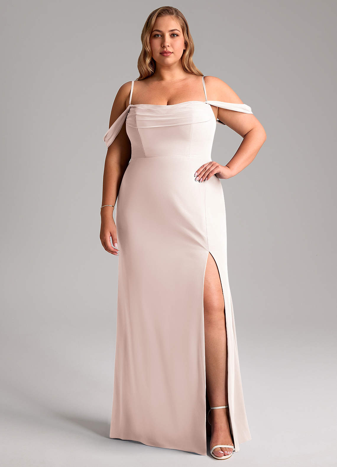 Azazie Saige Vestidos de madrinha de casamento Vestido Pétala De Rosa de Chiffon de Linha A com Fora do ombro image12