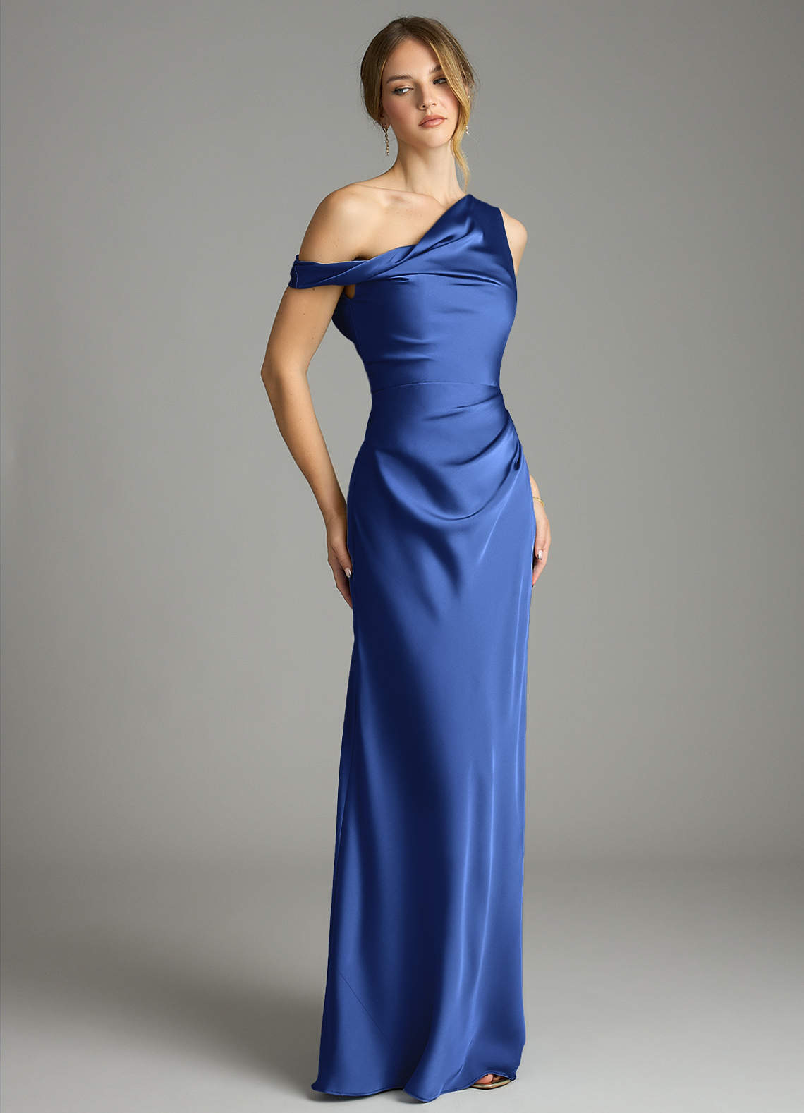 Azazie Emerson Vestidos de madrinha de casamento Vestido Royal Blue de Cetim elástico de sereia com Fora do ombro image4