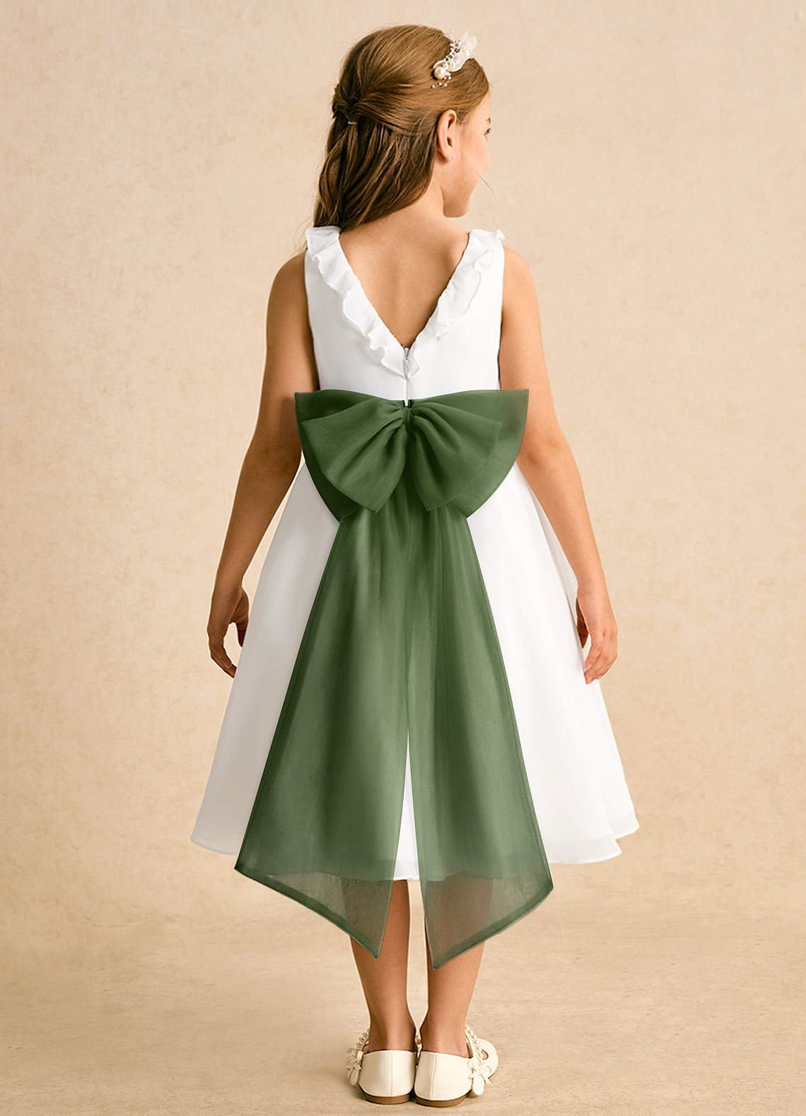Azazie Dani Vestidos de florista Vestido Marfim Oliva de Chiffon de Linha A com Arco image6
