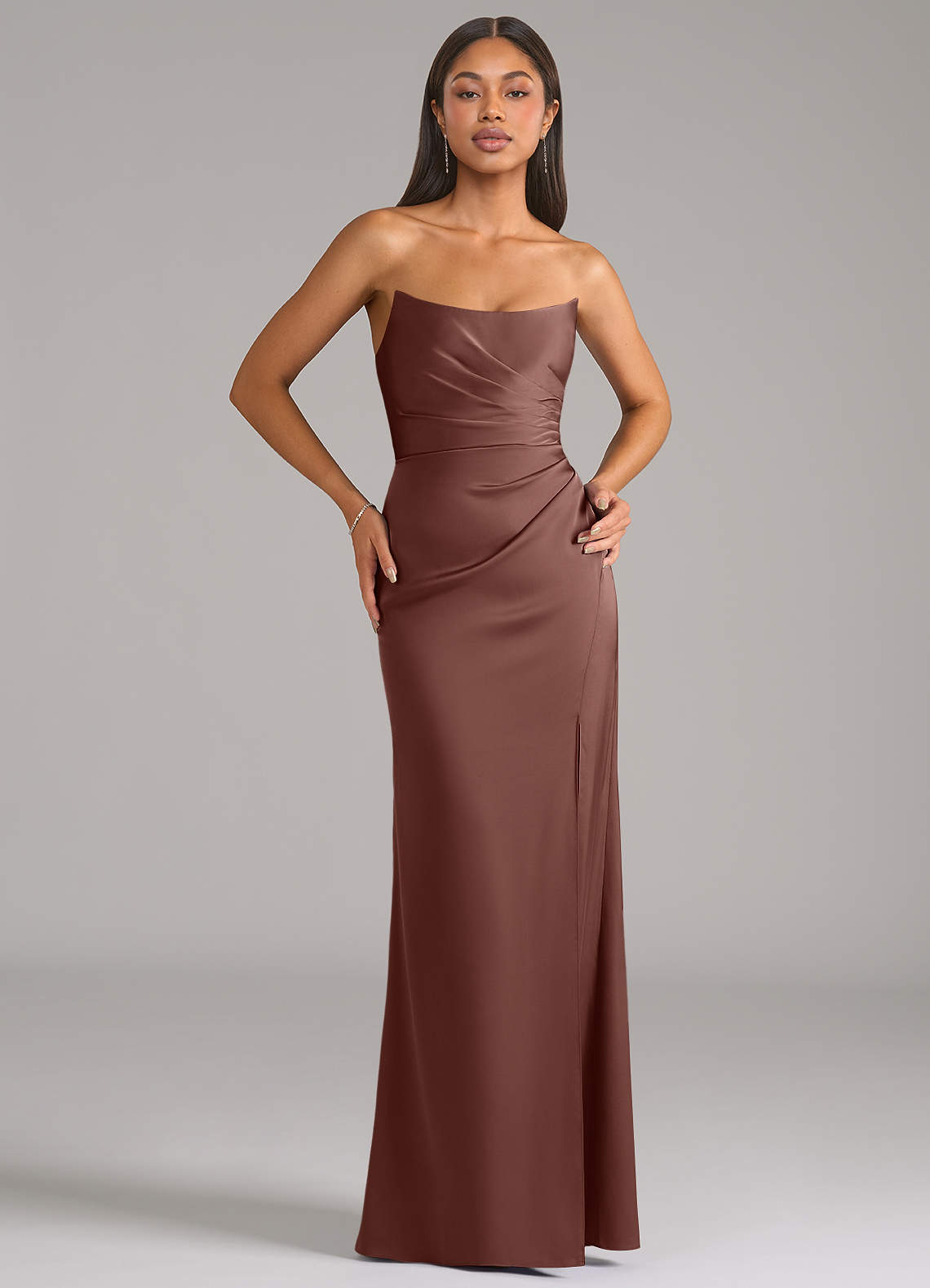 Azazie Marla Robes de demoiselle d'honneur Robe Fourreau Convertible en Satin extensible Sans bretelle Expresso image1