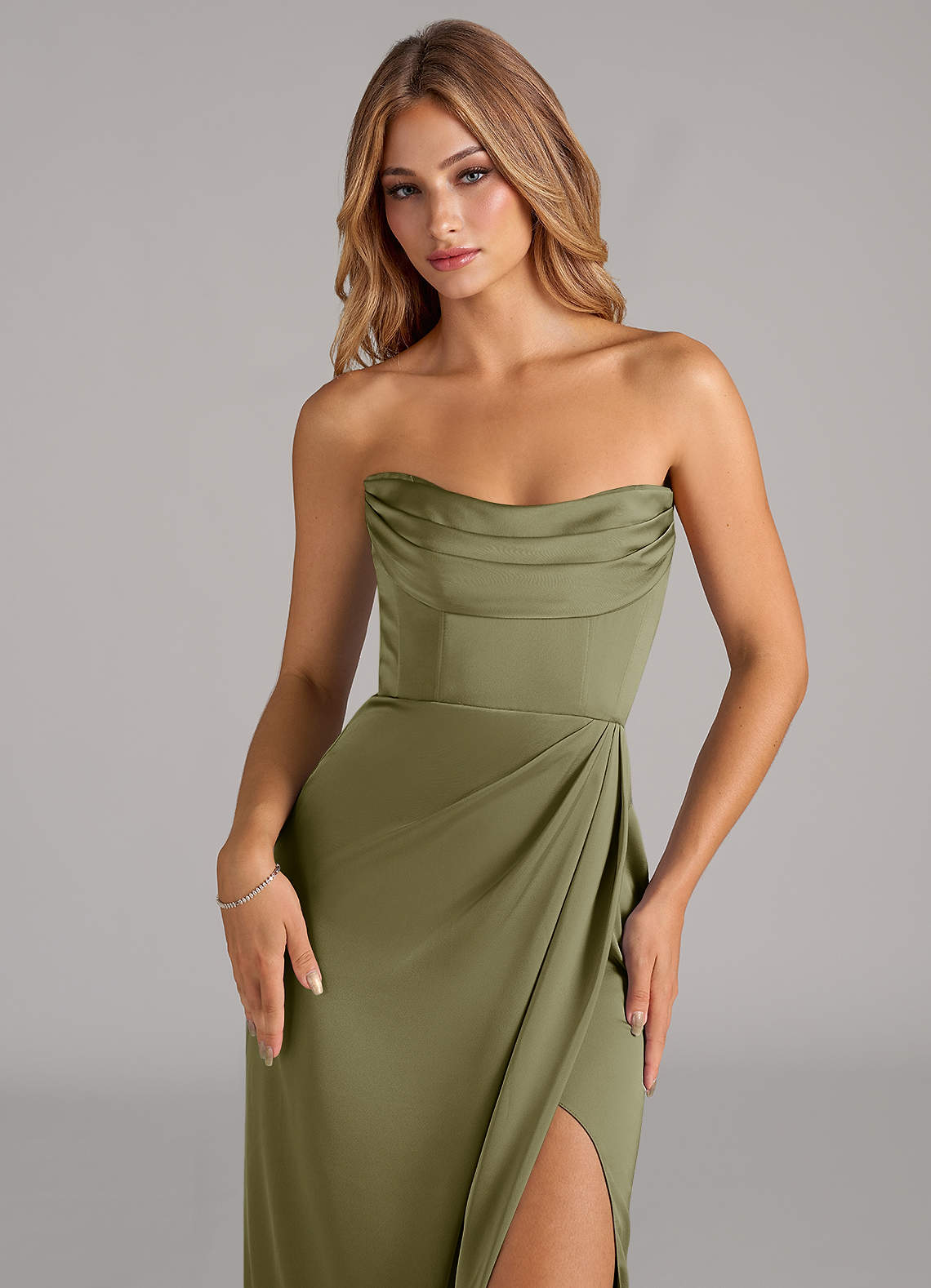 Azazie Johana Robes de demoiselle d'honneur Robe Sirène Convertible en Satin extensible Épaule décolletée Pistache image1