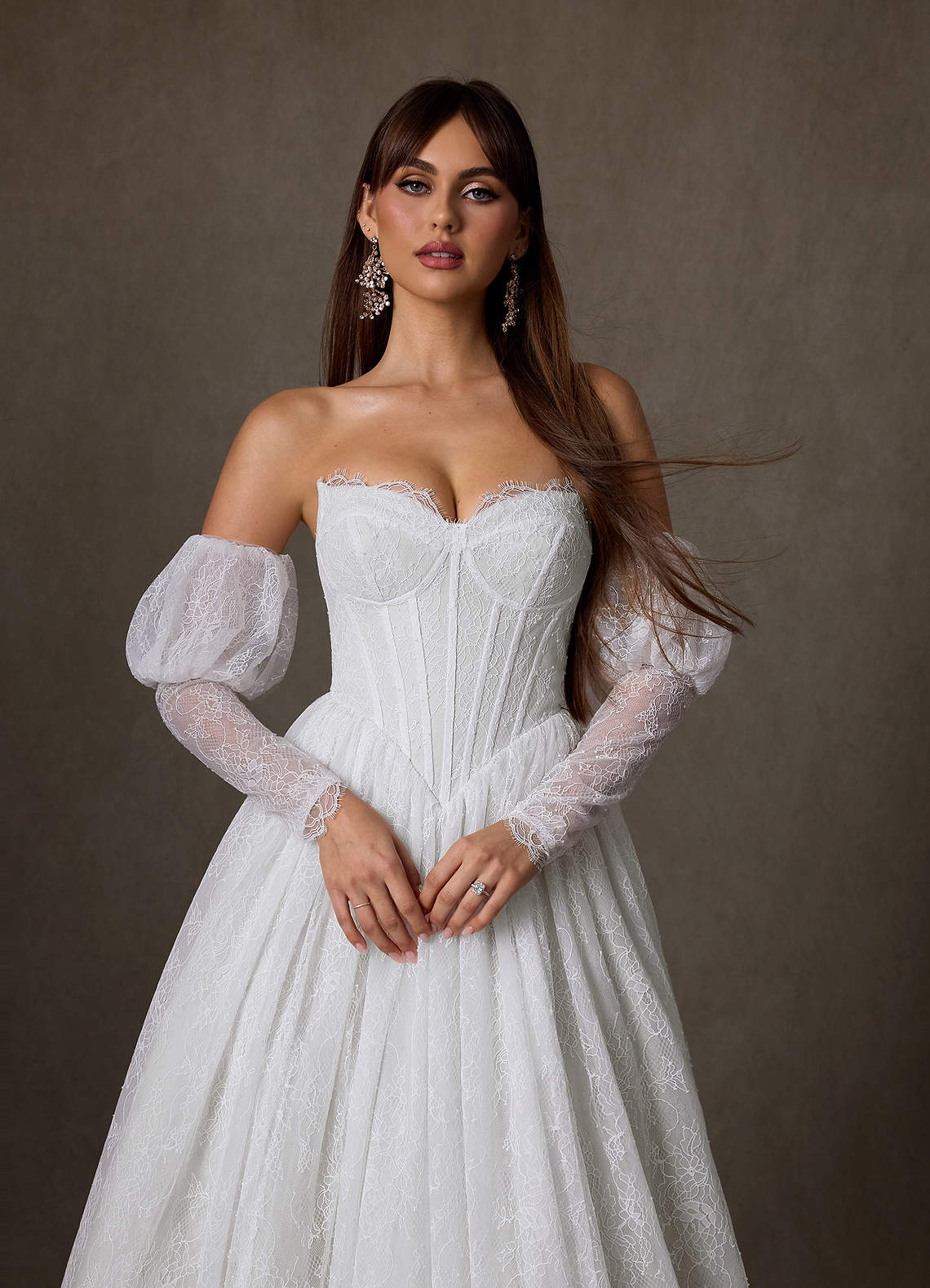 Azazie Sienna Robes de mariée Robe Trapèze en Dentelle Encolure en Forme de Cœur Blanc De Diamant image4