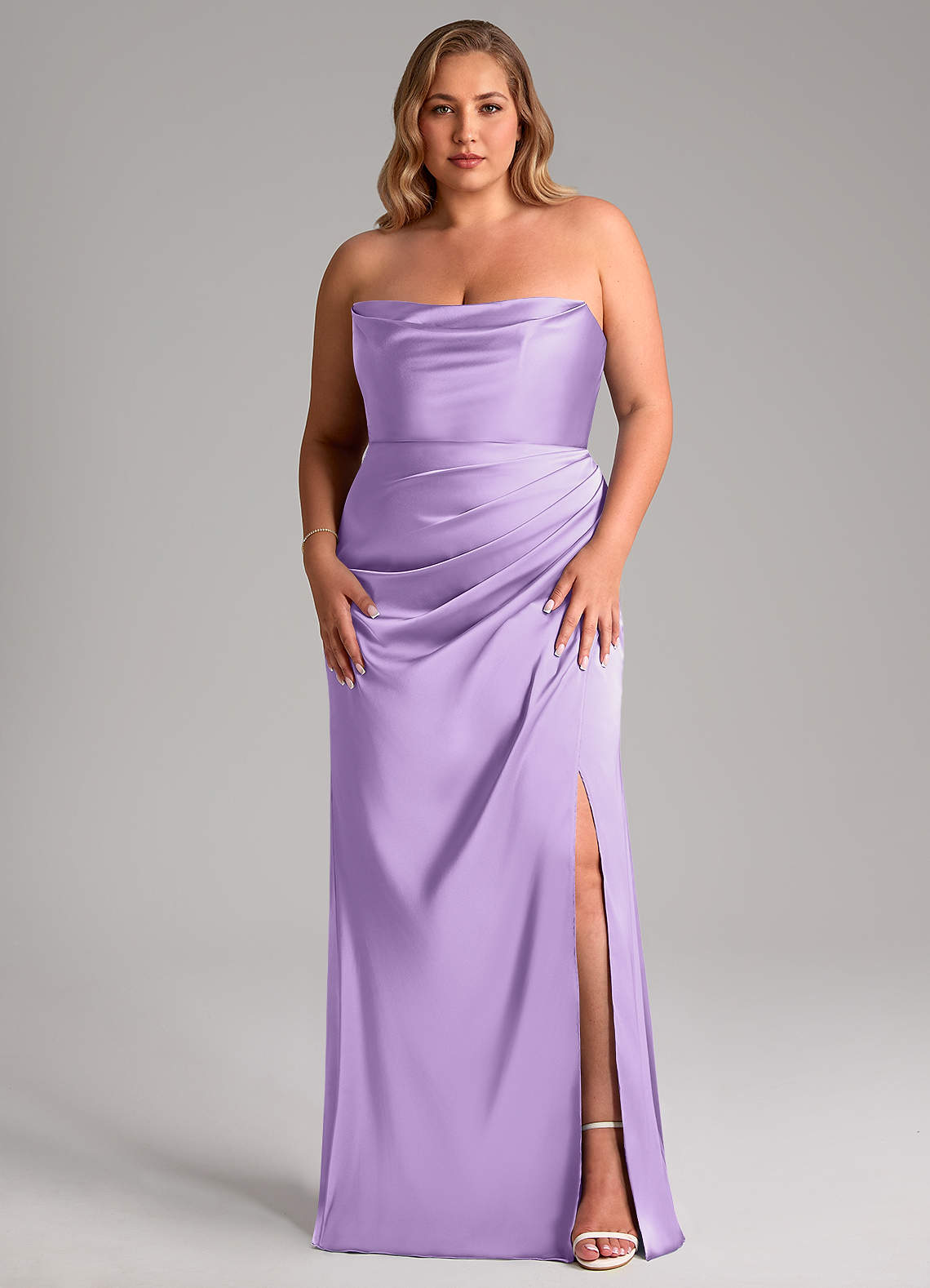 Azazie Leonis Robes de demoiselle d'honneur Robe Sirène Convertible en Satin extensible Plissée Lilas image1