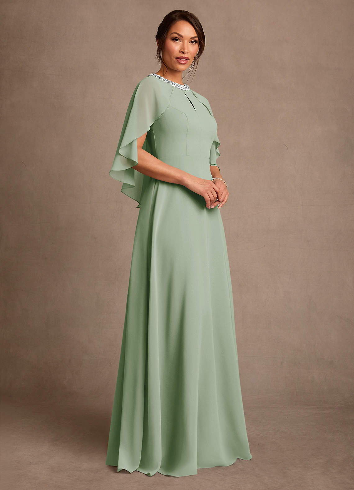 Azazie Winnifred Vestidos para mãe da noiva Vestido Dusty Sage de Chiffon de Linha A com Frisado image1