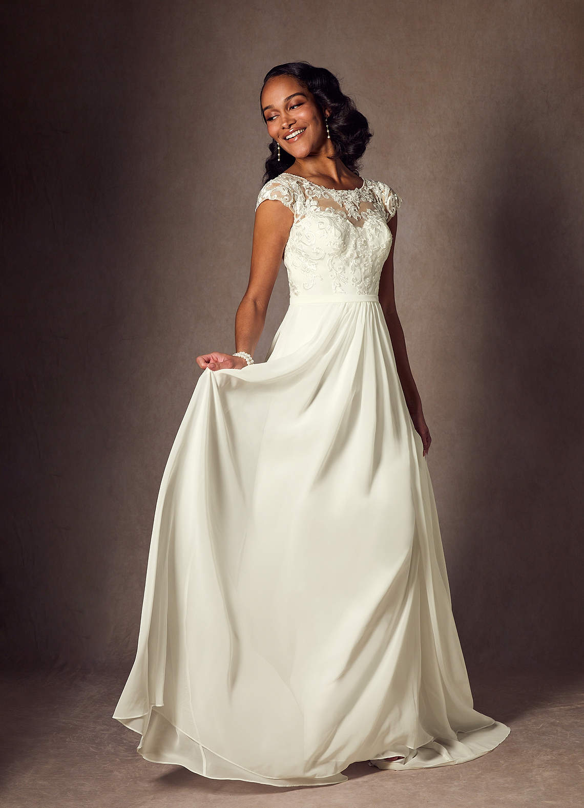 Azazie Brynslee Vestidos de novia Vestido de Crema de Gasa de Corte en A con Scoop Lentejuelas image8