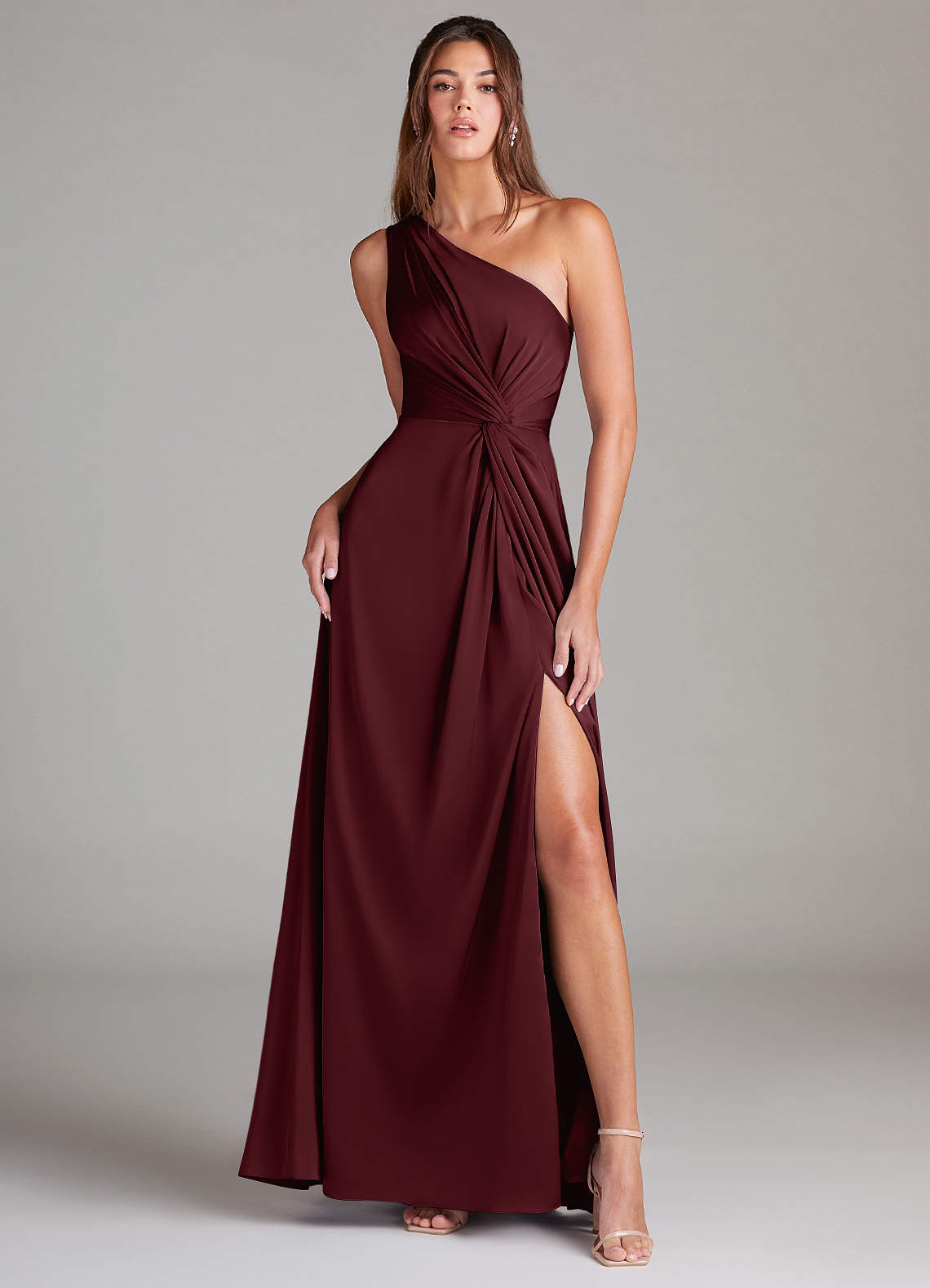 Azazie Brooke Vestidos de damas de honor Vestido de Cabernet de Satén Elástico de Corte en A con Hombro unilateral image1