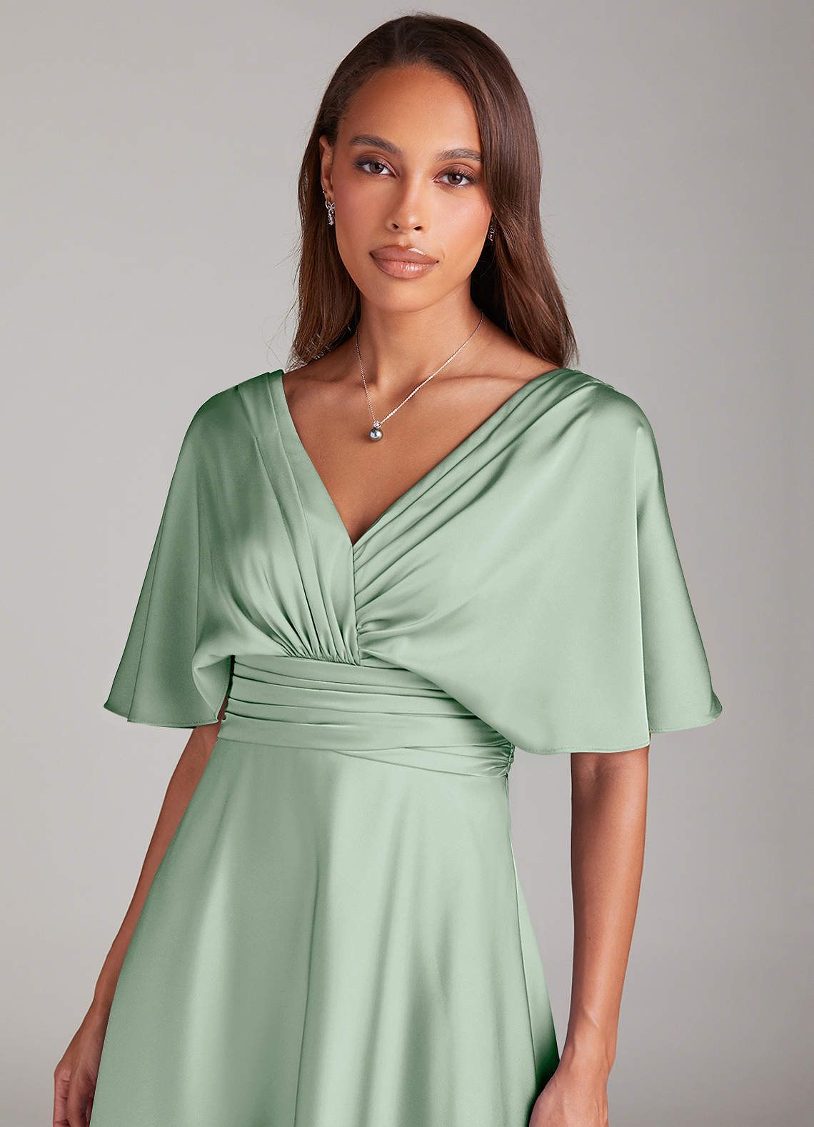 Azazie Pamela Robes de demoiselle d'honneur Robe Trapèze en Satin extensible Plissée Agave image4