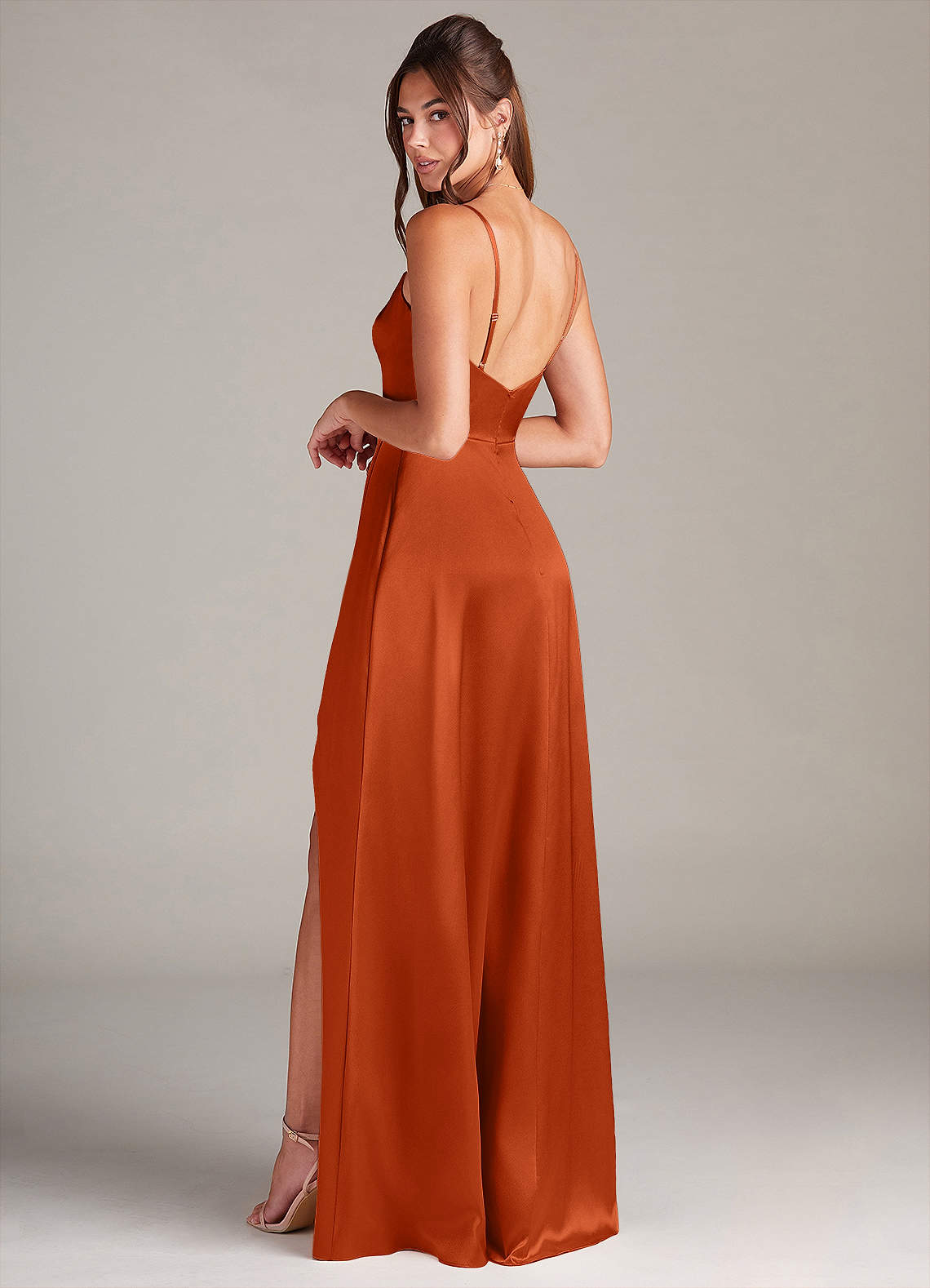 Azazie Sarella Robes de demoiselle d'honneur Robe Trapèze en Satin extensible Plissée Orange Brûlée image3
