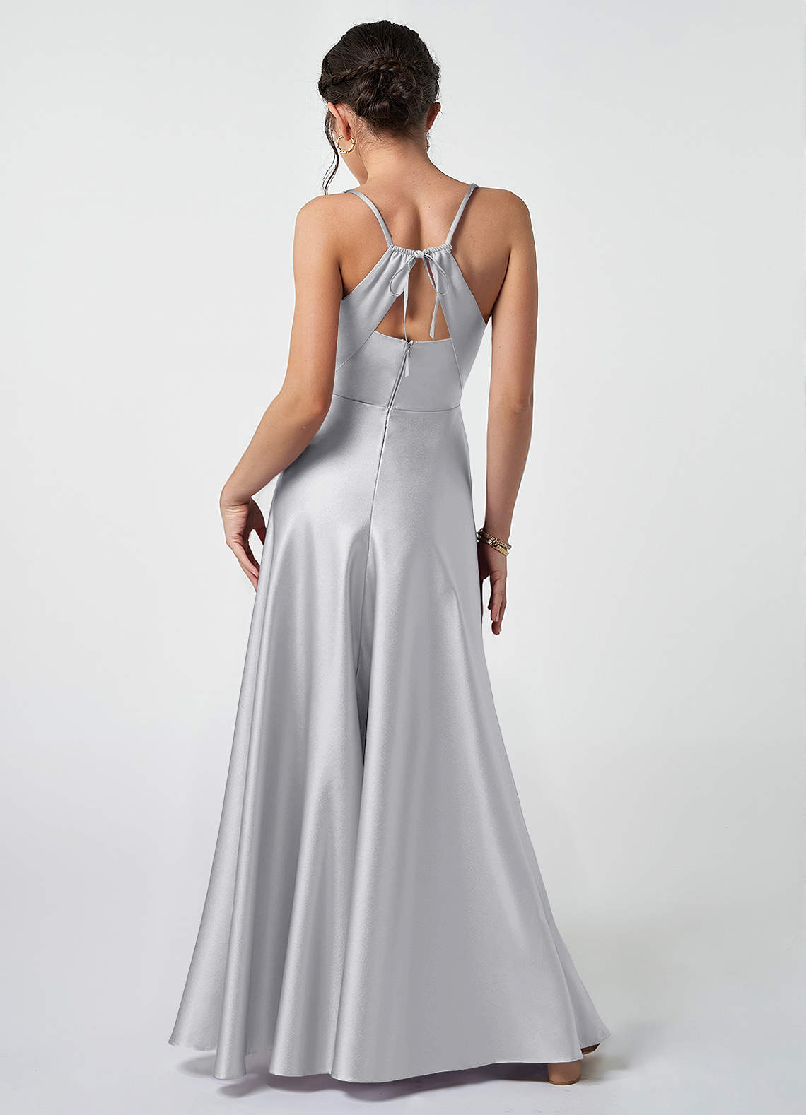 Azazie Avelina Junior Vestido de Plata de Satén Metálico de Corte en A con Plisado image3