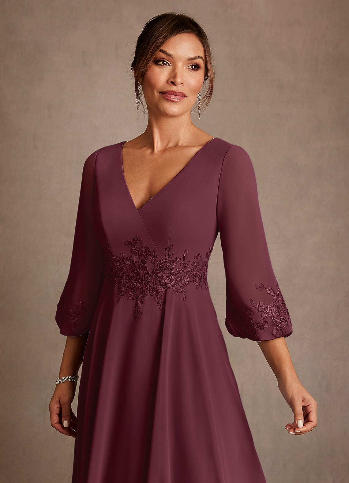 Azazie Ana Vestidos para mãe da noiva Vestido Cabernet de Chiffon de Linha A com Renda image4