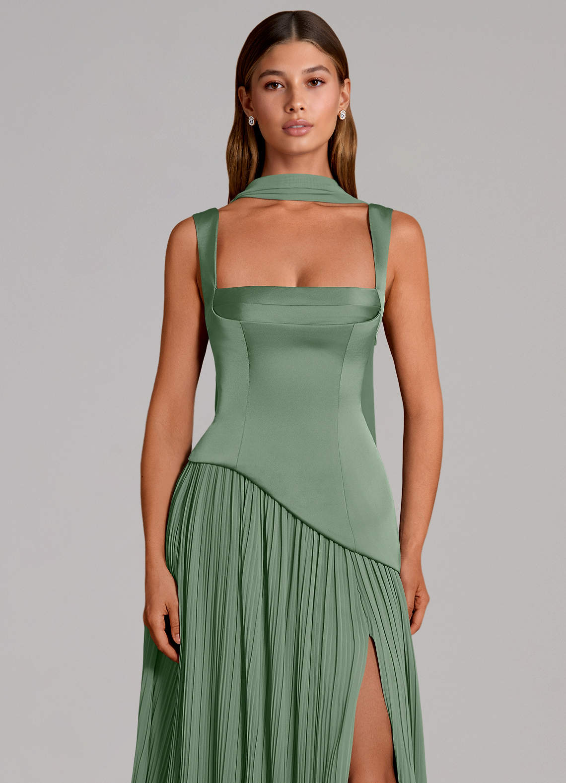 Azazie Stephanie Vestidos de damas de honor Vestido de Matcha de Satén Elástico de Corte en A con Plisado image5