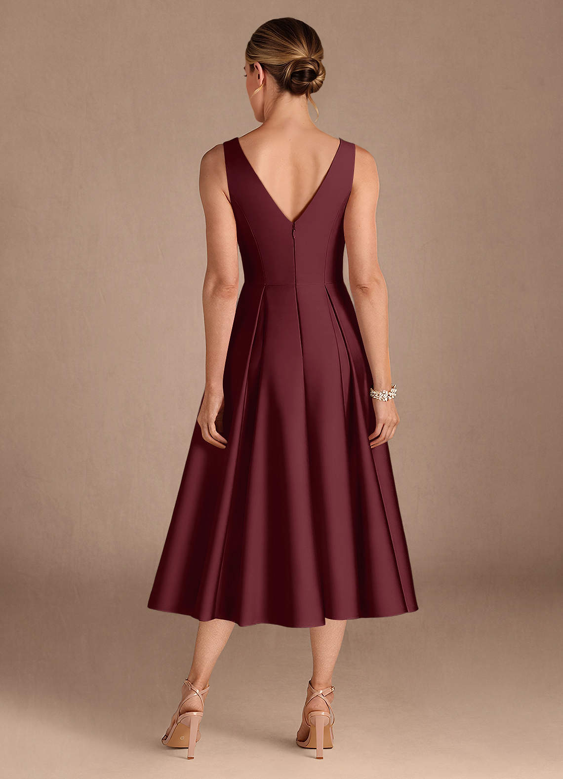 Azazie Fulton Abiti per la Madre della Sposa Abito A-Line in Raso Elasticizzato Plissettato Cabernet image2
