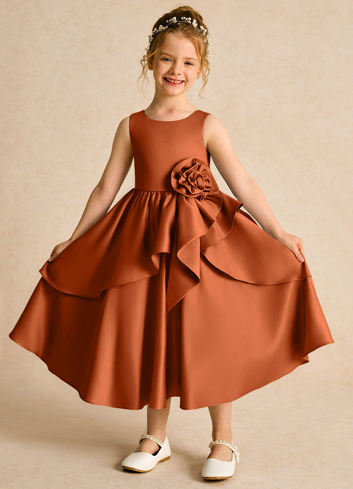 Azazie Hermia Robe Demoiselle D'honneur Fillette Robe Trapèze en Mat Satiné Sans manches Orange Brûlée image1