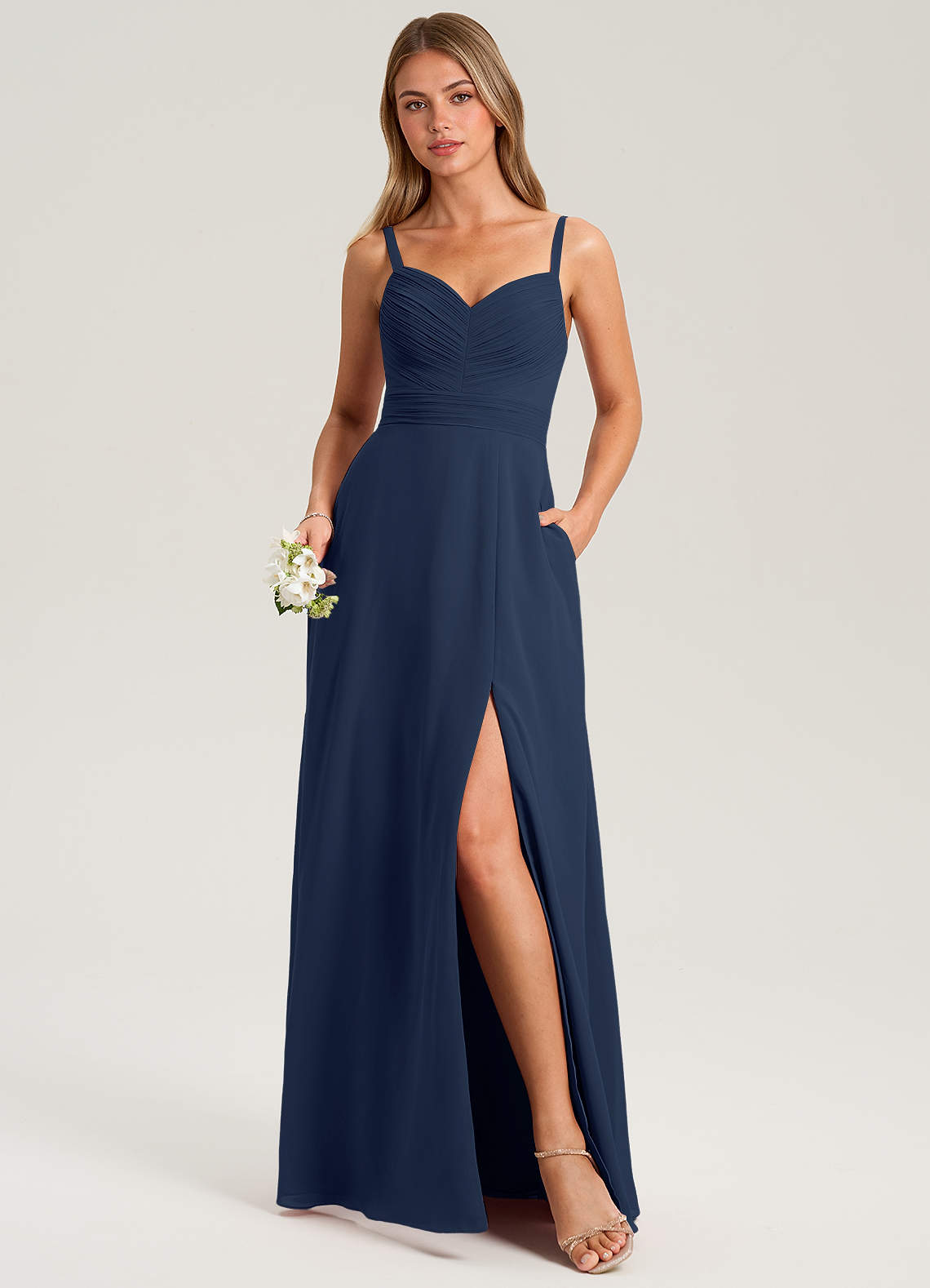 Azazie Terese Robes de demoiselle d'honneur Robe Trapèze en Mousseline de soie Plissée Bleu Marine Foncé image1