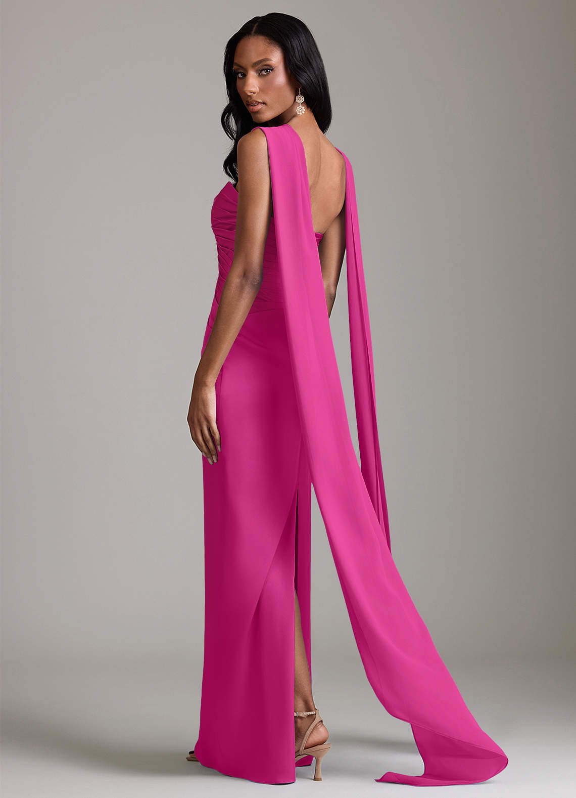 Azazie Sonora Robes de demoiselle d'honneur Robe Fourreau en Satin extensible Sans bretelles Fuchsia image1