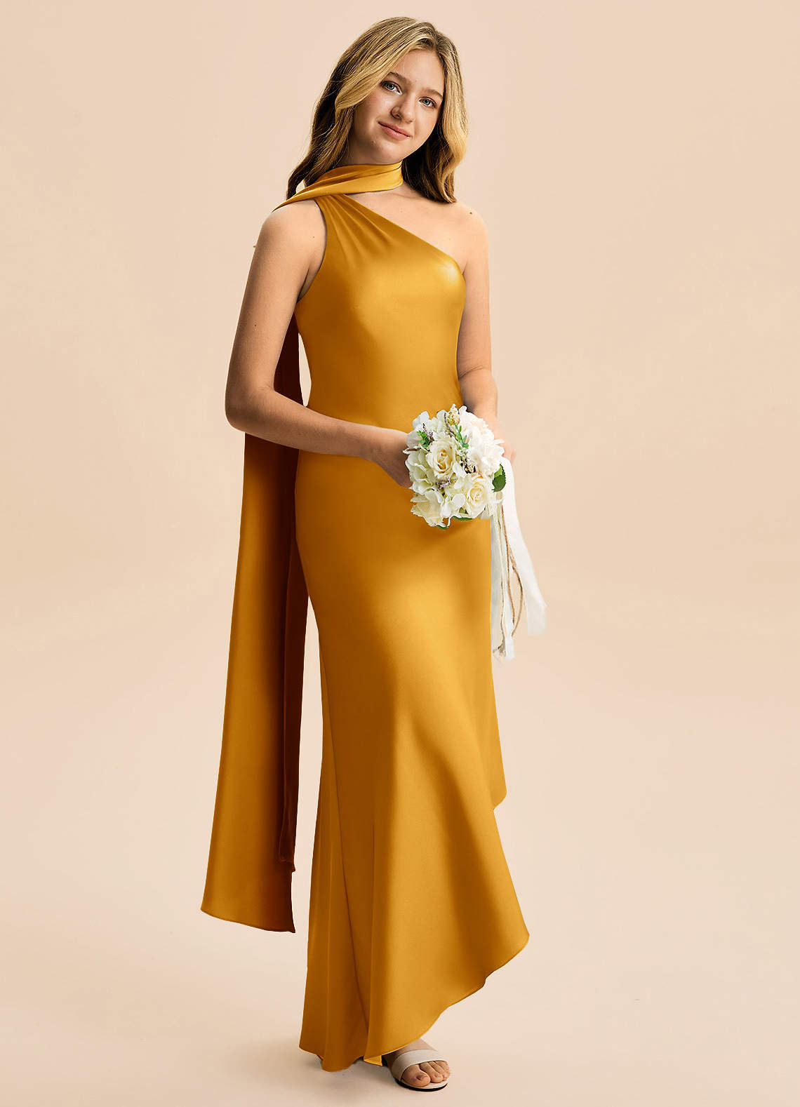 Azazie Briony Junior Vestido Caramelo de Cetim elástico de Bainha com Plissado image3