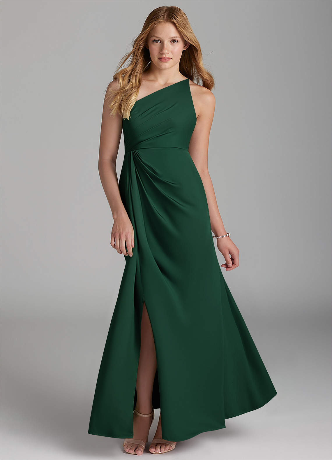 Azazie Mika Junior Robe Trapèze en Satin extensible Plissée Vert Foncé image1