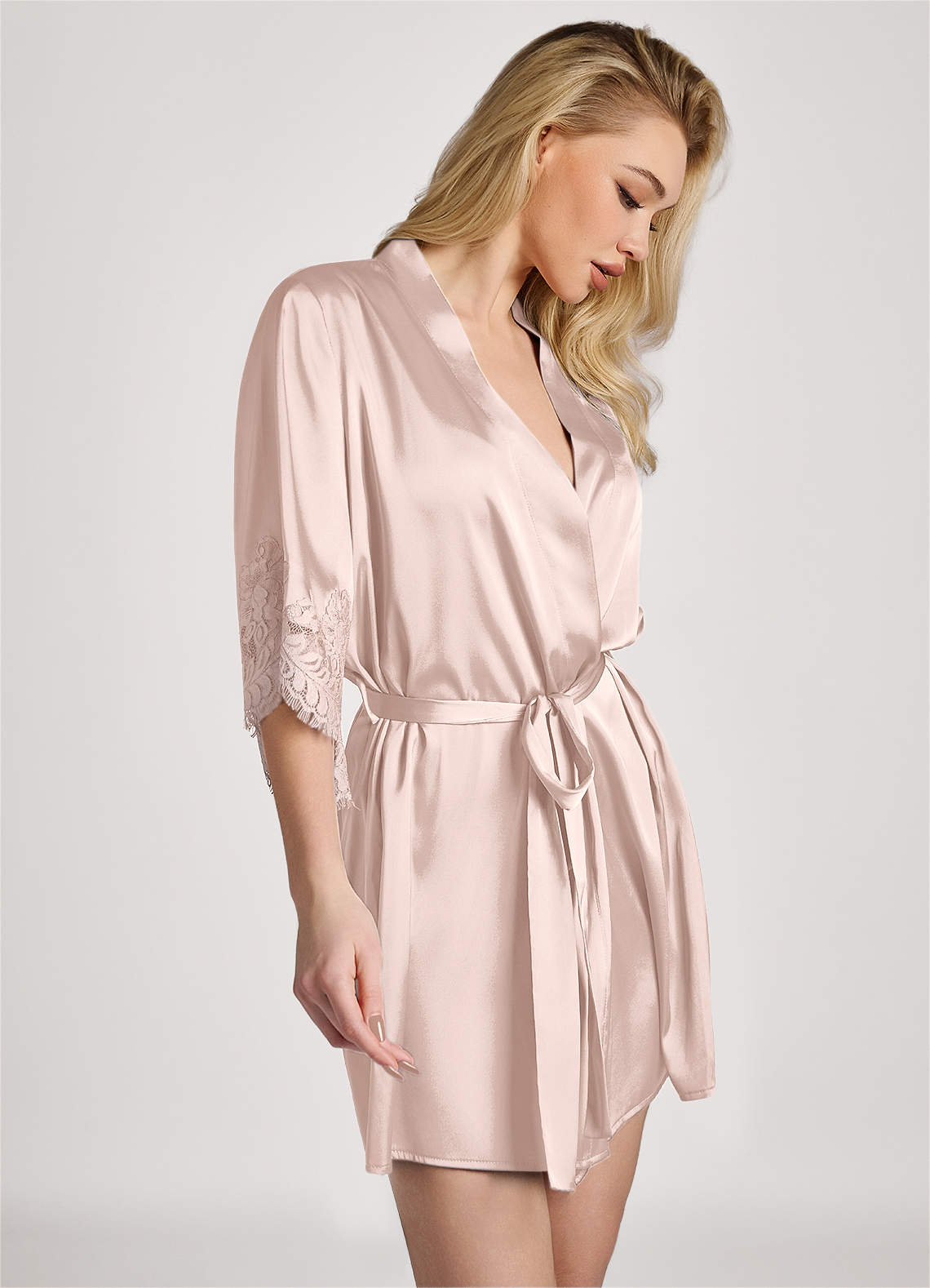 front Robe com mangas com acabamento em renda de cetim