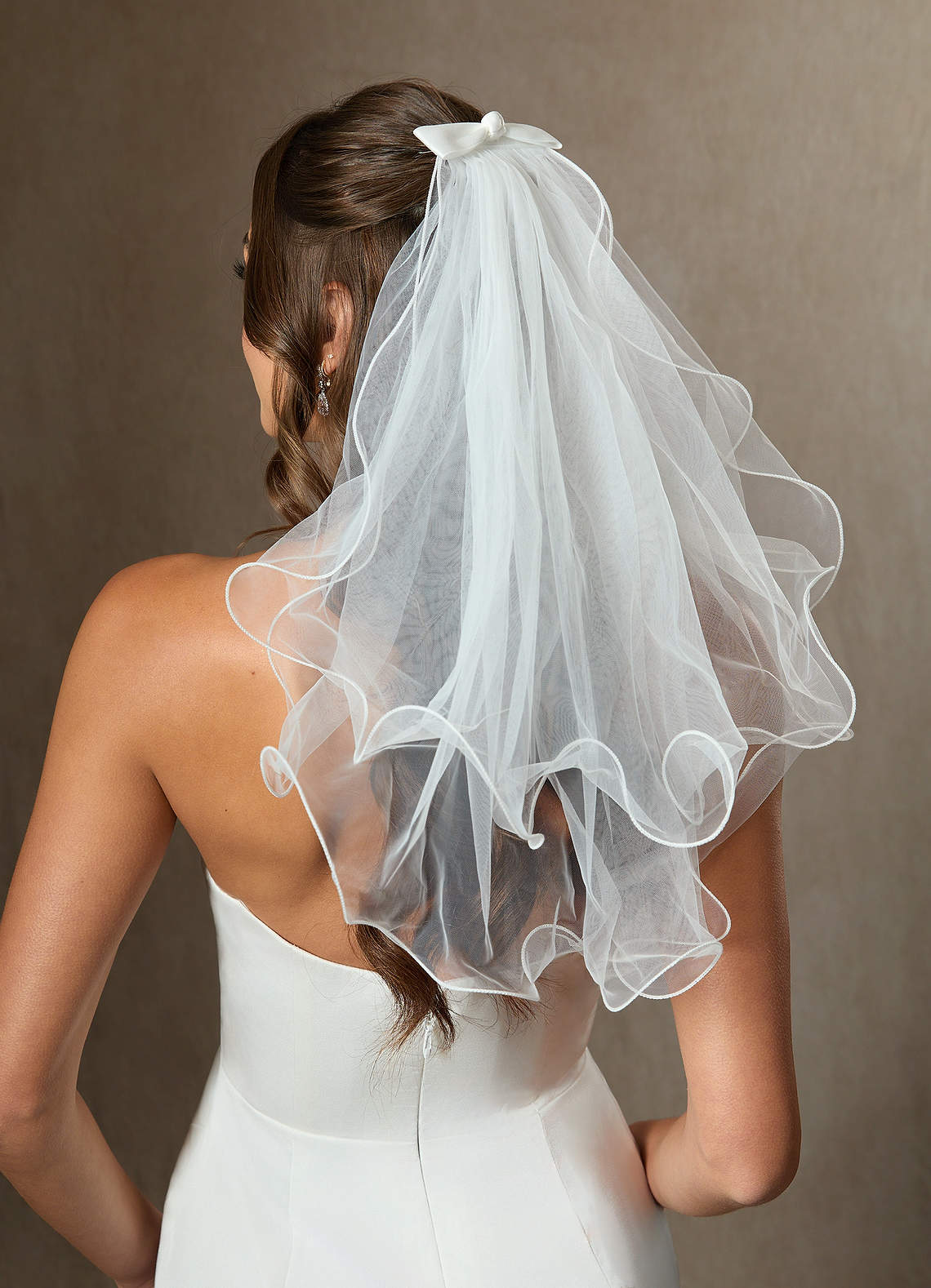 front Bow Shoulder Length Wavy Layered Veil