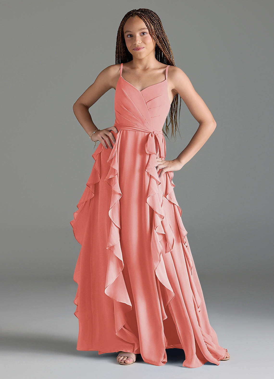 Azazie Peyton Junior Vestido de Coral de Gasa de Corte En A con Volantes en cascada Cuello en V image1