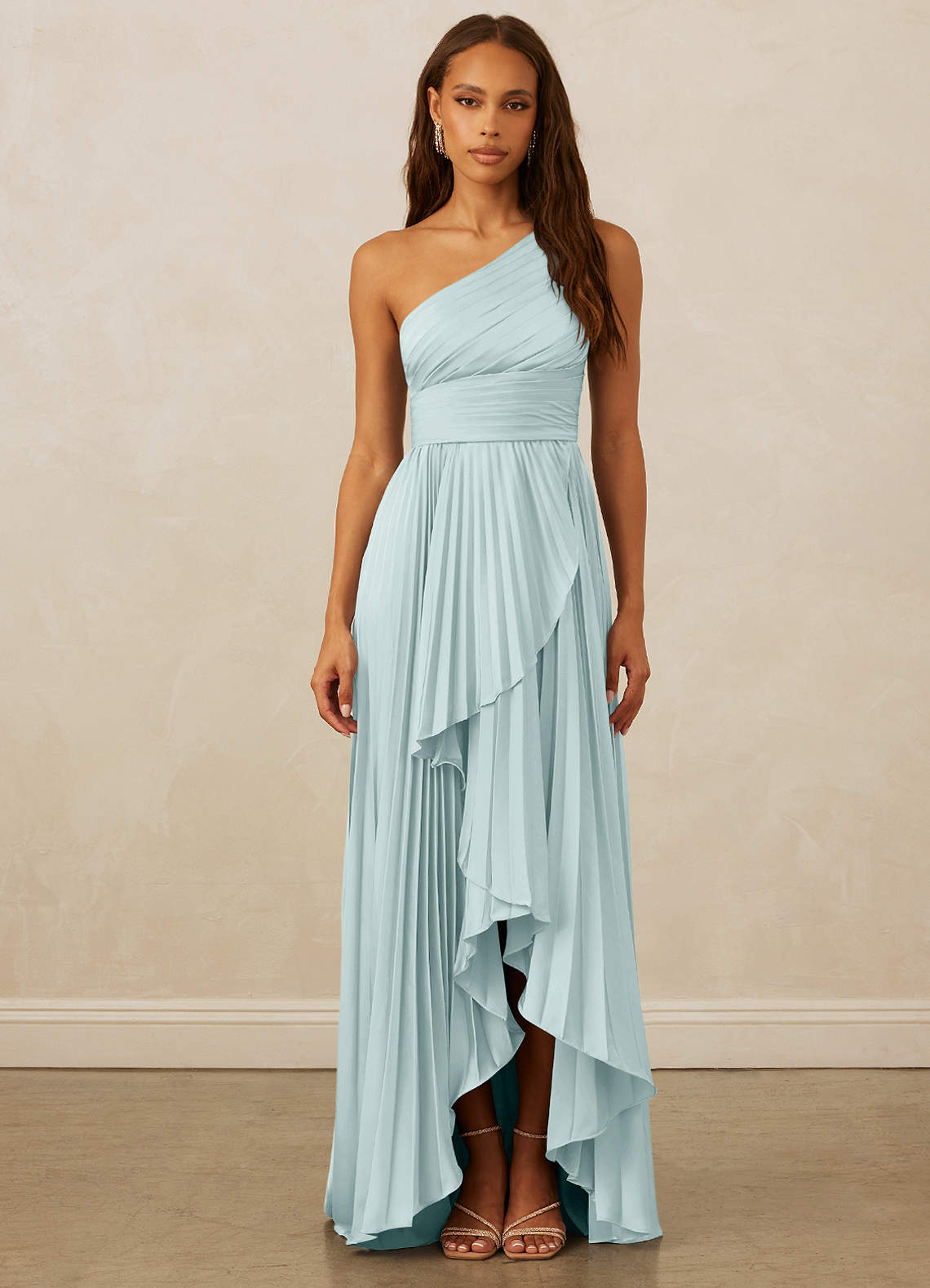 Christian Siriano Bridal for Azazie 1008 Robes de demoiselle d'honneur Robe Trapèze en Satin extensible Ue épaule Brume image1