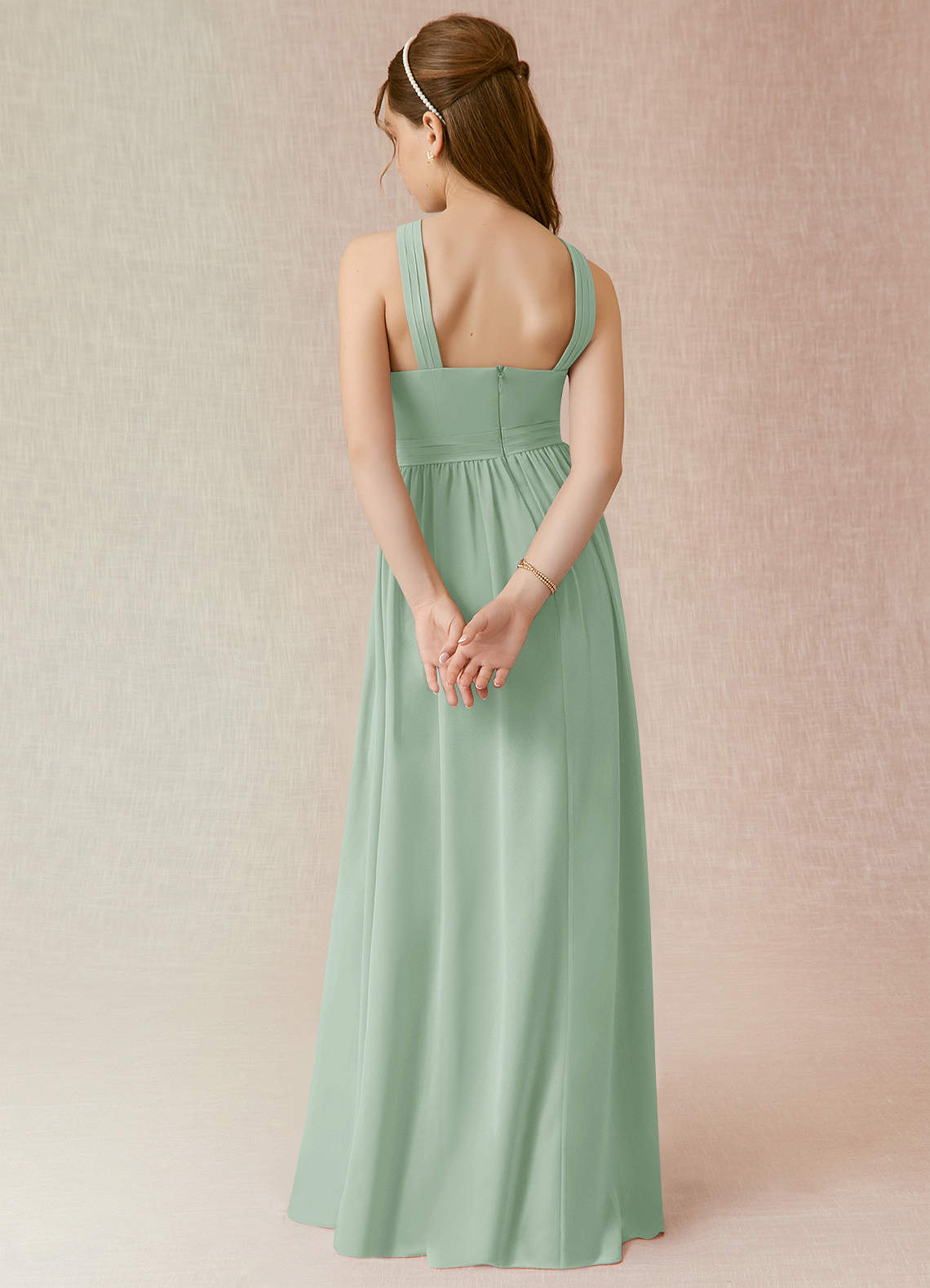 Azazie Jiya Junior Abito A-Line in Chiffon Plissettato Agave image1