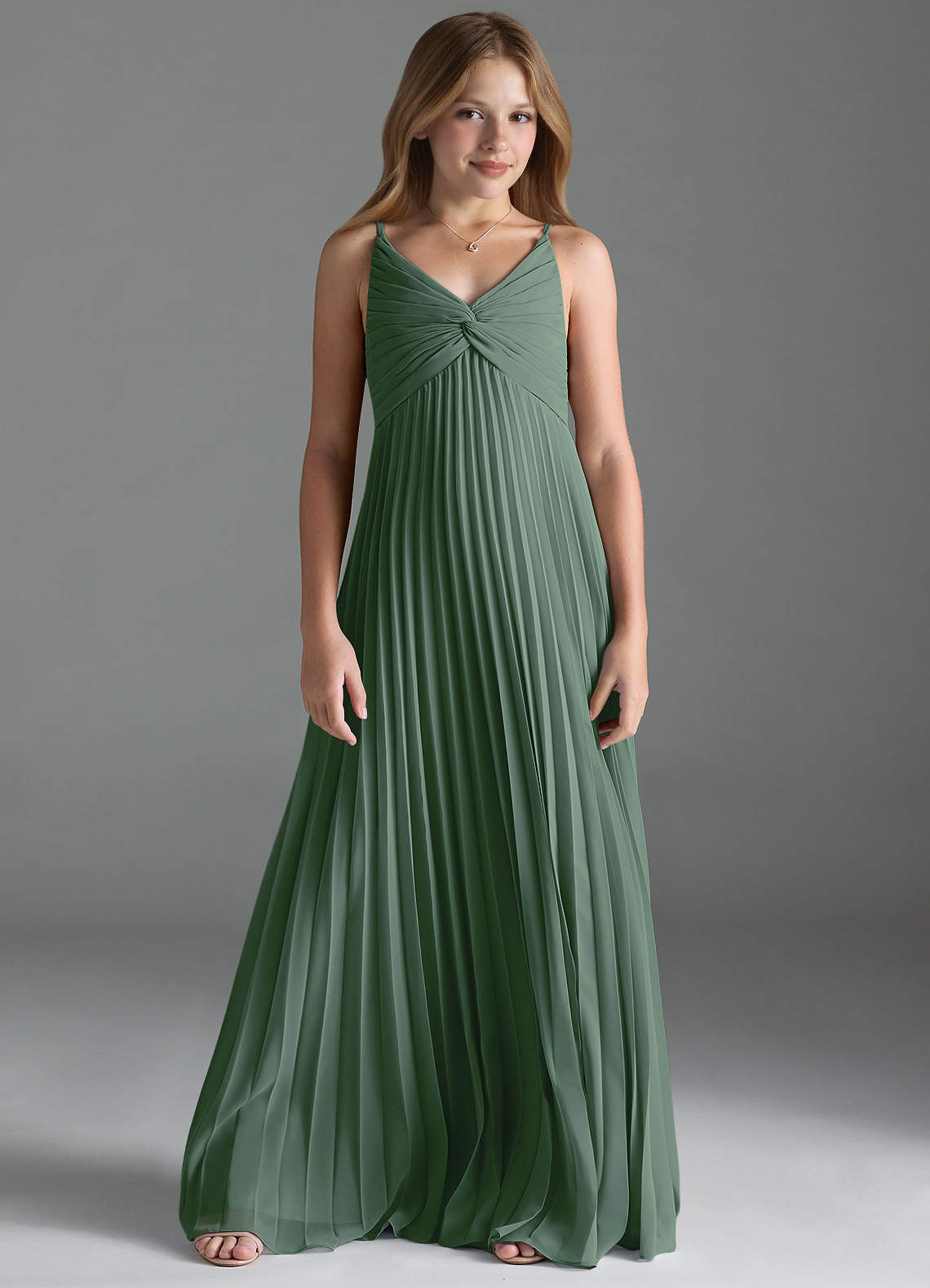 Azazie Raychelle Junior Vestido de Eucalipto de Gasa de Corte En A con Plisado image1