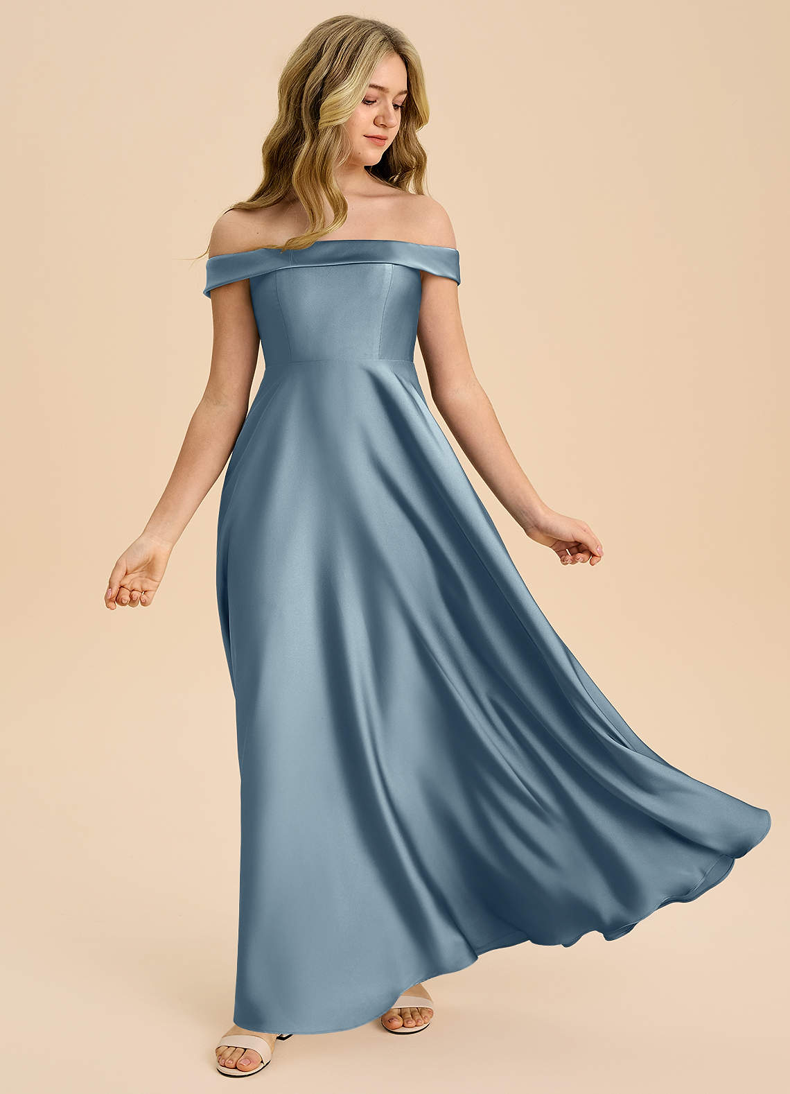 Azazie Sissy Junior Vestido de Azul Polvoriento de Satén Elástico de Corte en A con Vestidos sin tirantes image4