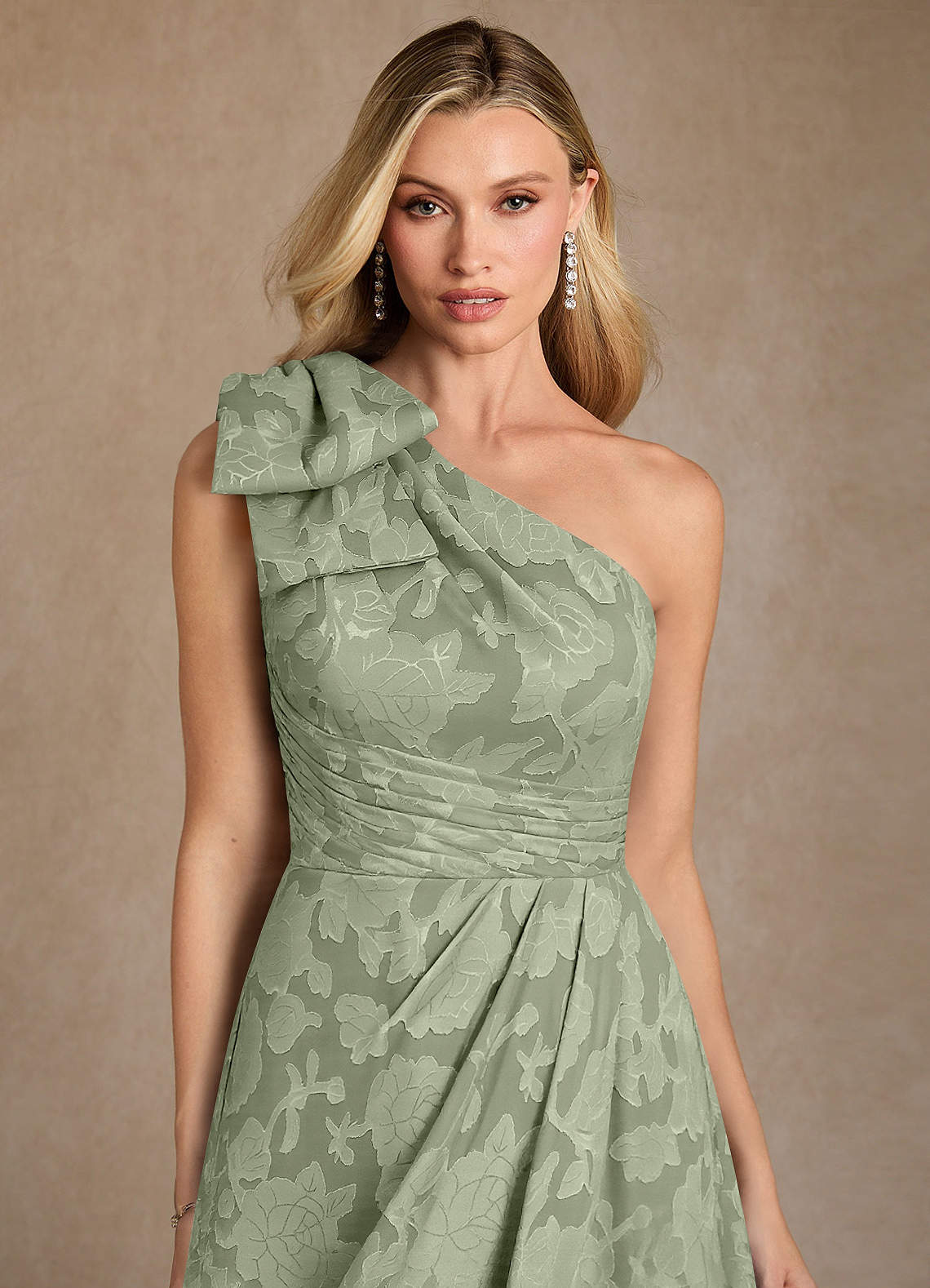 Azazie Easton vestidos de madre de la novia Vestido de Agave de Devorado Floral de Princesa con Hombro unilateral image2