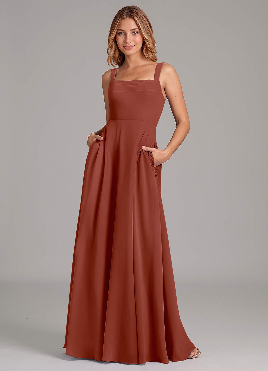Azazie Shaude Vestidos de madrinha de casamento Vestido Castanho Aloirado de Chiffon de Linha A com Plissado image1