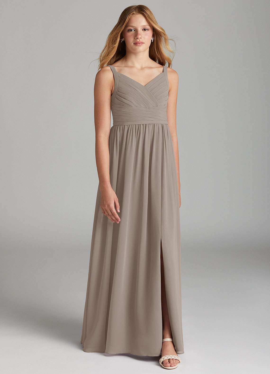 Azazie Chanel Junior Vestido de Gris Pardo de Gasa de Corte en A con Escote de Corazón image1