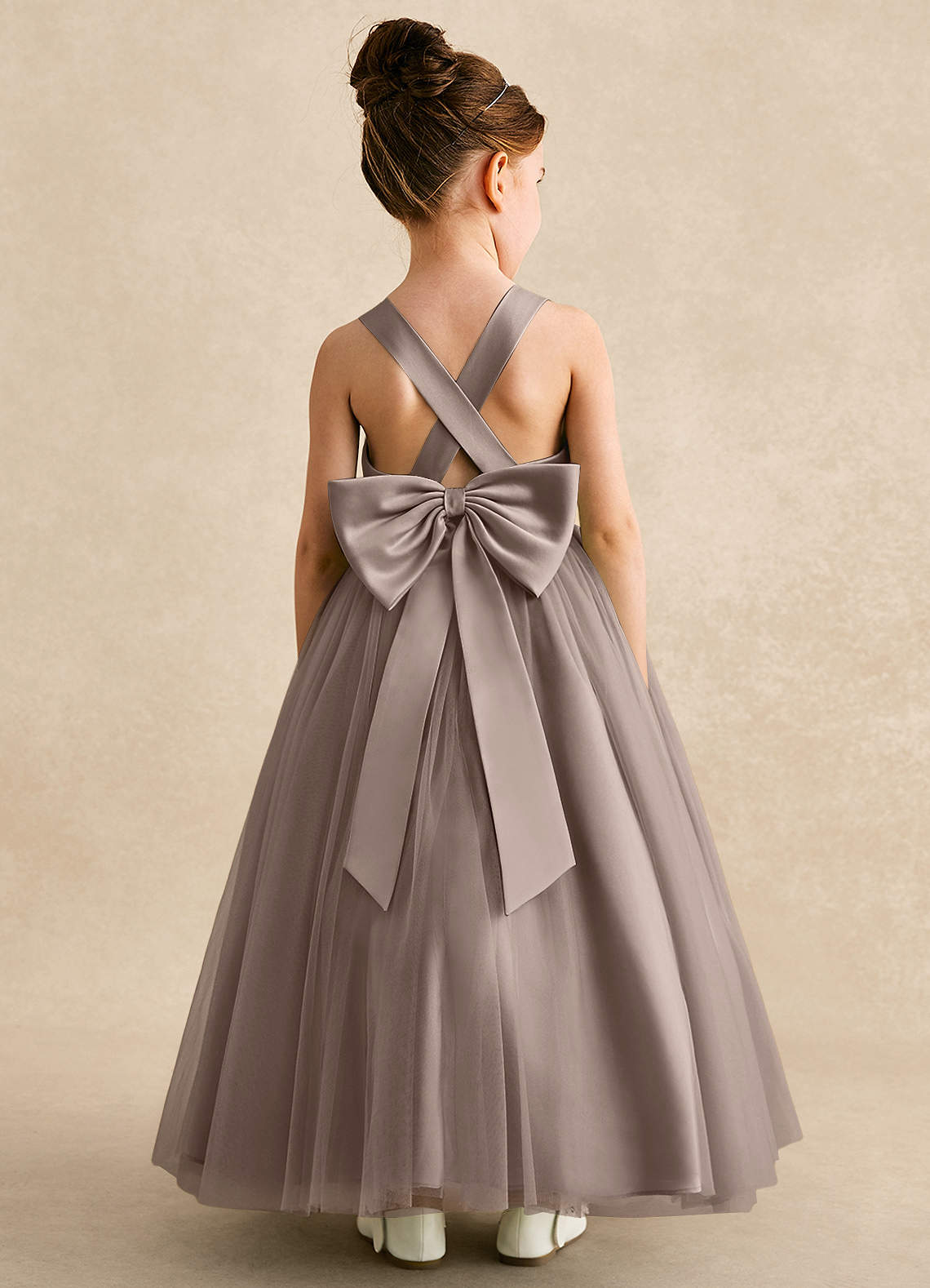 Azazie Peanut Robe Demoiselle D'honneur Fillette Robe Trapèze en Tulle Bretelle Taupe image1
