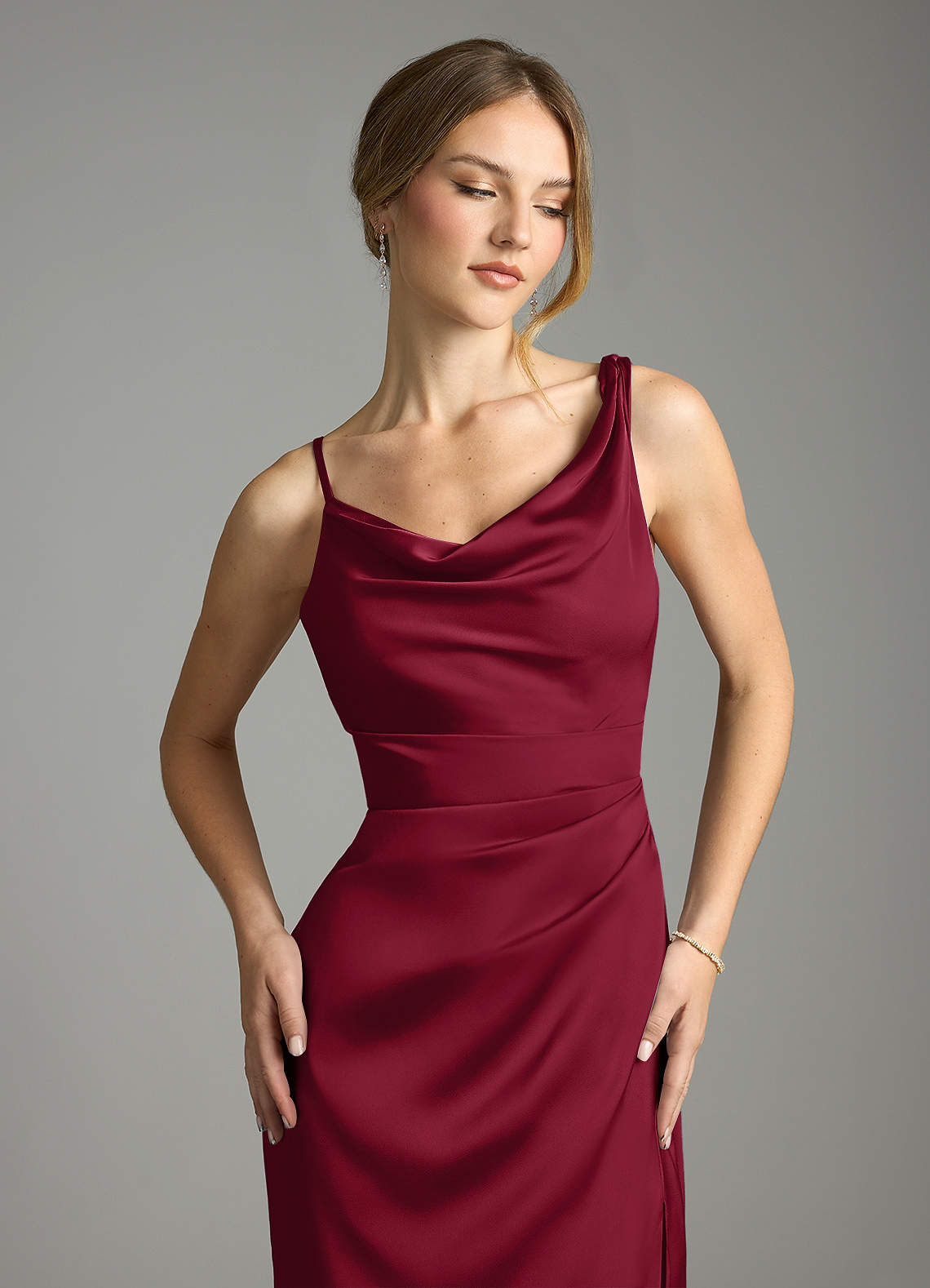 Azazie Samara Kotona sovitettavat mekot Mrenneito Pliseerattu Joustava satiini Lattian pituus Pukeutua image4