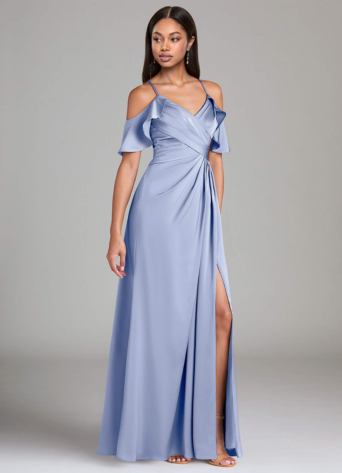 Azazie Dakota Essayer des robes à la maison Robe Trapèze en Satin extensible Épaule décolletée émeraude image1