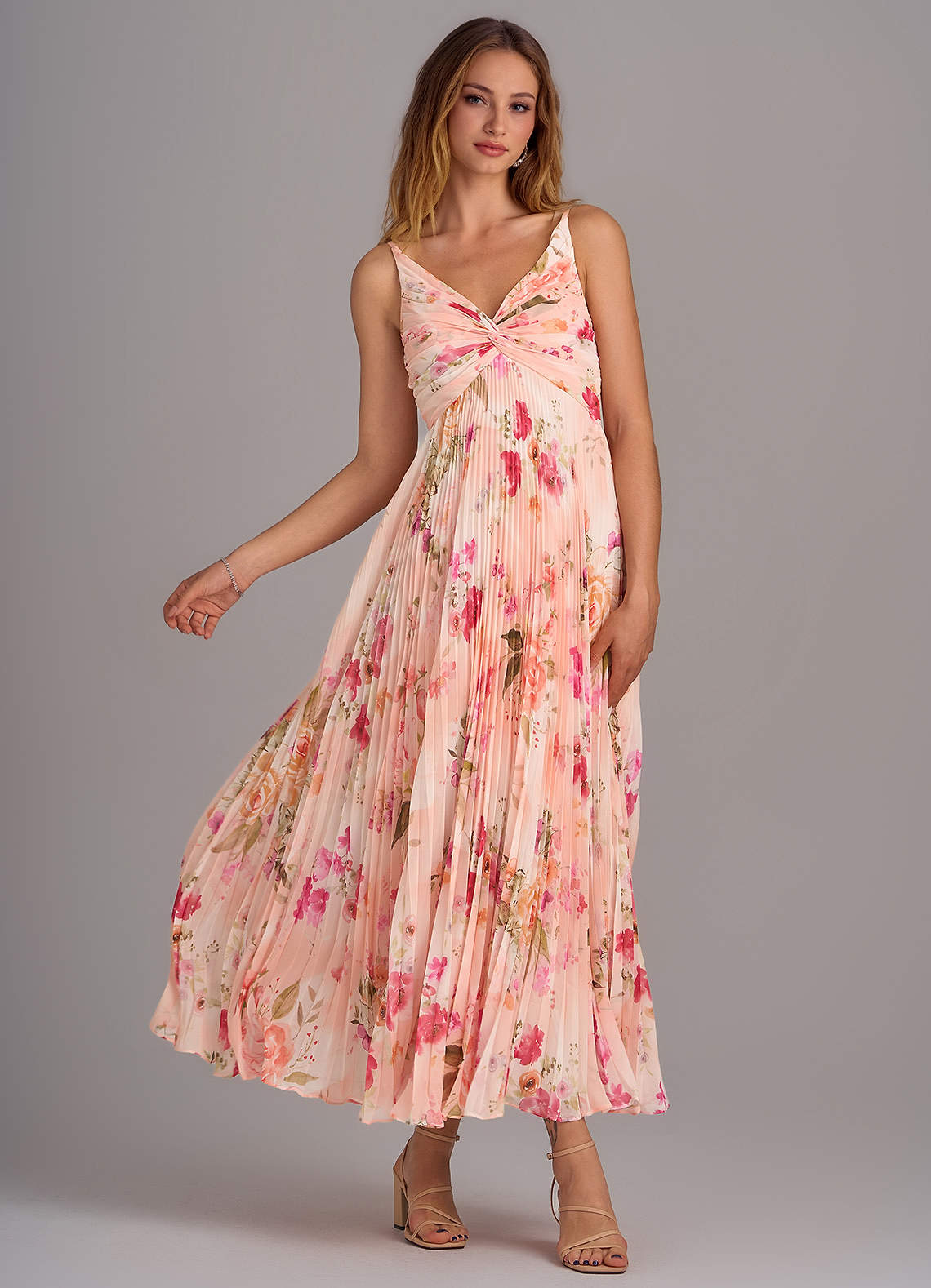 Azazie Raychelle Vestidos de madrinha de casamento Vestido Buquê Floral Abstrato de Chiffon de Linha A com Plissado image6