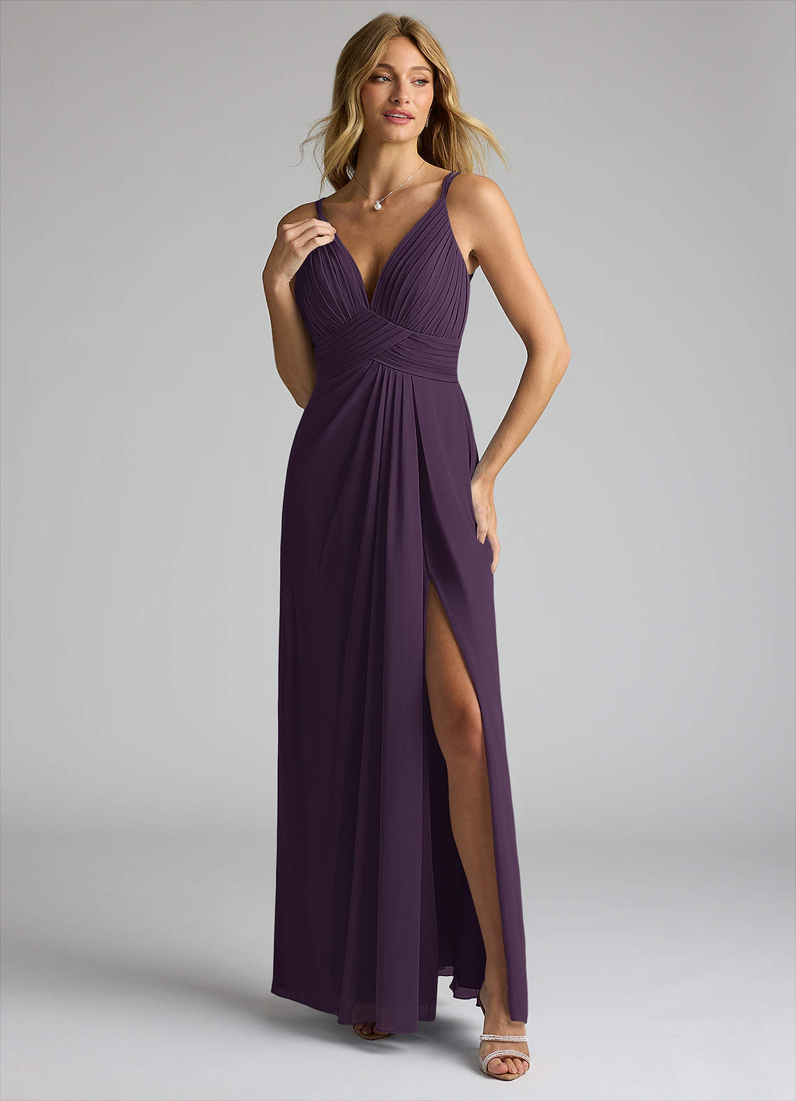 Azazie Maren Allure Abiti da Damigella Abito A-Line in Chiffon con Scollo a V in Pizzo Prugna image1