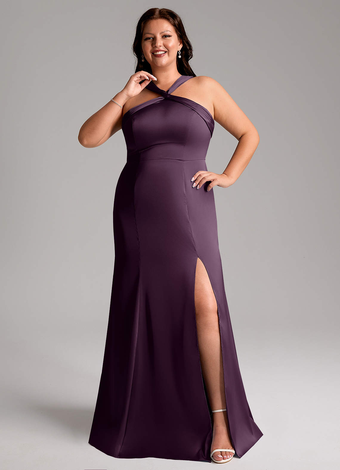 Azazie Rue Robes de demoiselle d'honneur Robe Trapèze en Satin extensible Plissée Prune image1