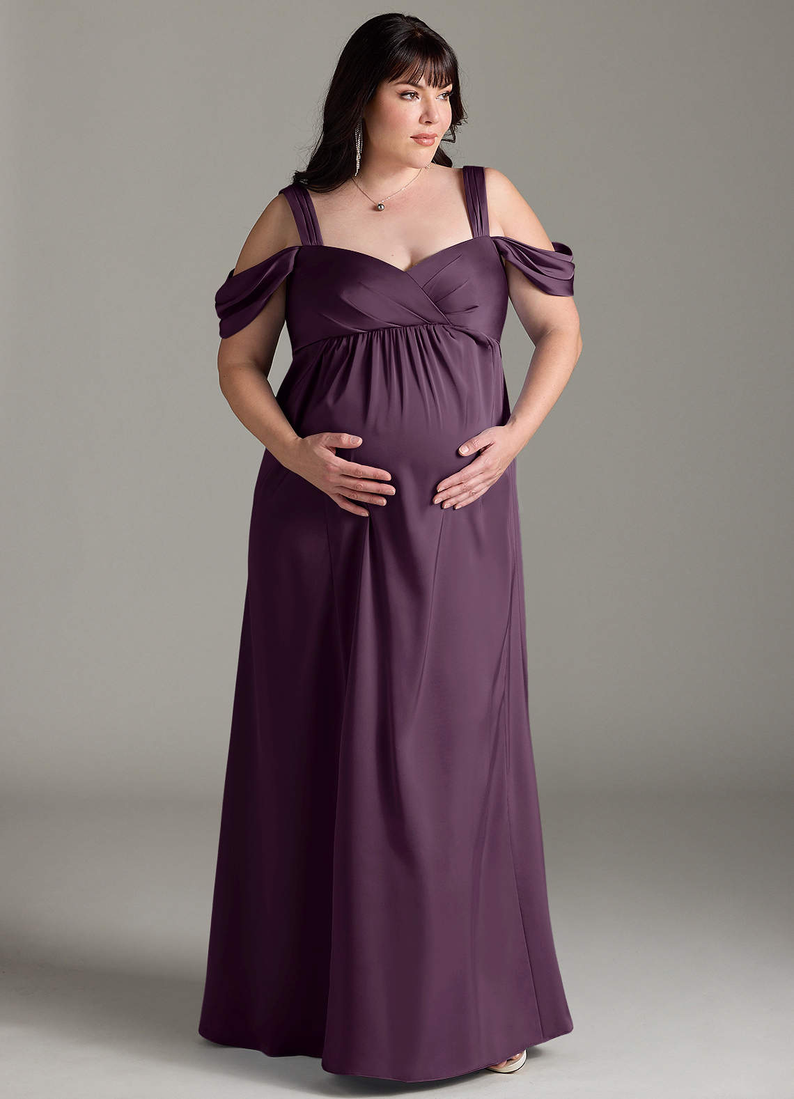 Azazie Rhea Robes de demoiselle d'honneur de maternité Robe Trapèze Épaule nue plissée Longueur ras du sol Satin extensible image1