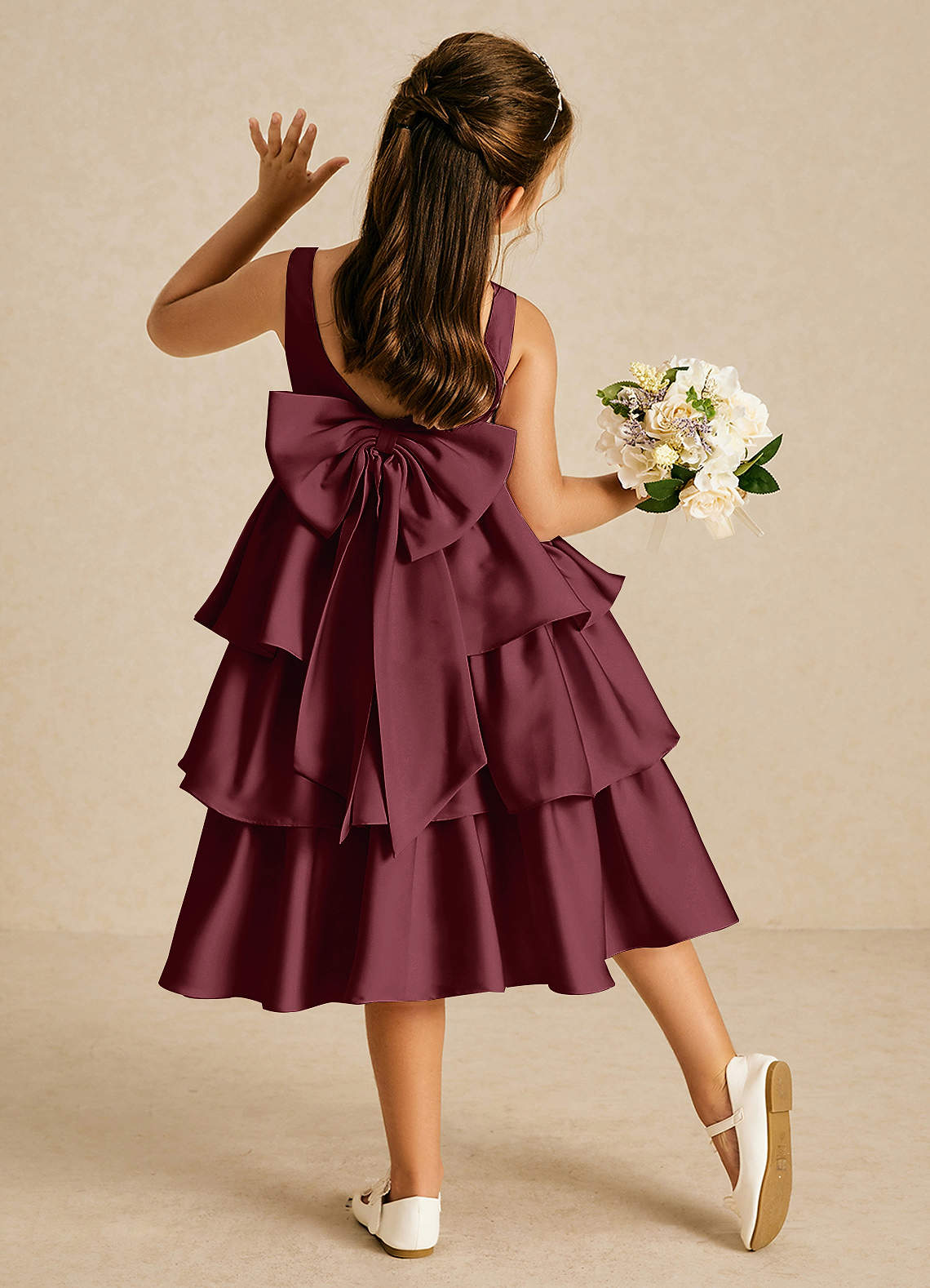 Azazie Margery Robe Demoiselle D'honneur Fillette Robe Trapèze en Satin extensible Arc Cabernet image1