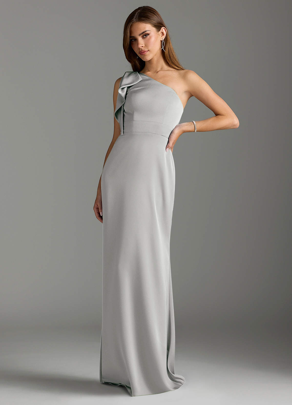 Azazie Rinna Vestidos de damas de honor Vestido de Plata de Satén Elástico de Corte Sirena con Volante image3