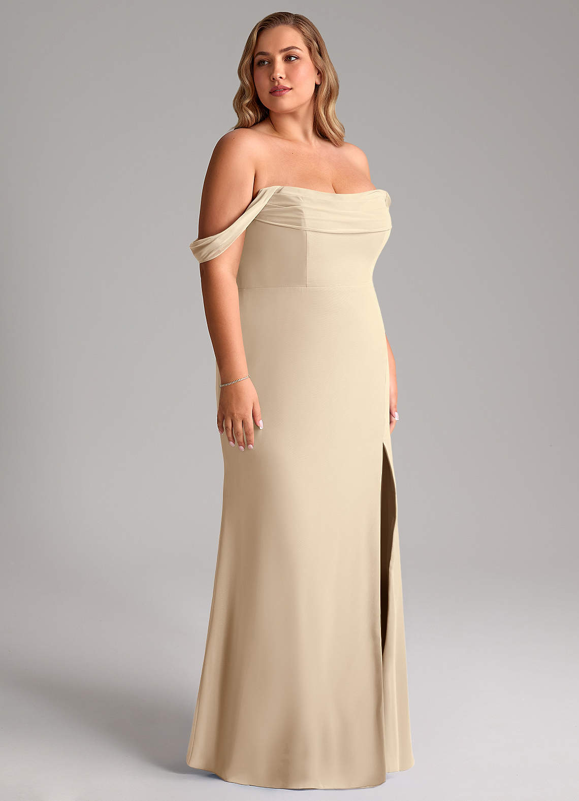 Azazie Saige Vestidos de madrinha de casamento Vestir Champanhe de Chiffon de Linha A com Fora do ombro image11