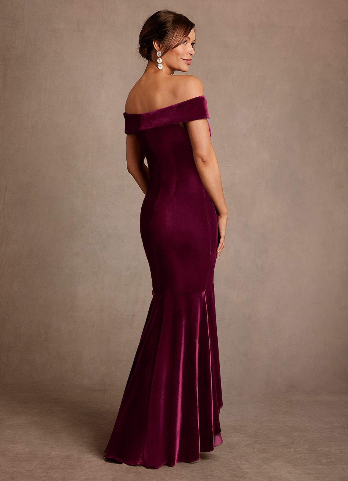 Azazie Billings Vestidos para mãe da noiva Vestido Cabernet de Veludo de sereia com Fora do ombro image2