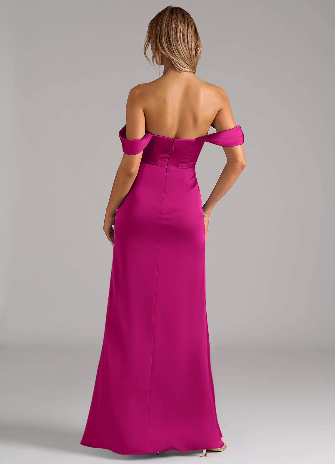 Azazie Johana Robes de demoiselle d'honneur Robe Sirène Convertible en Satin extensible Épaule décolletée Fuchsia image3