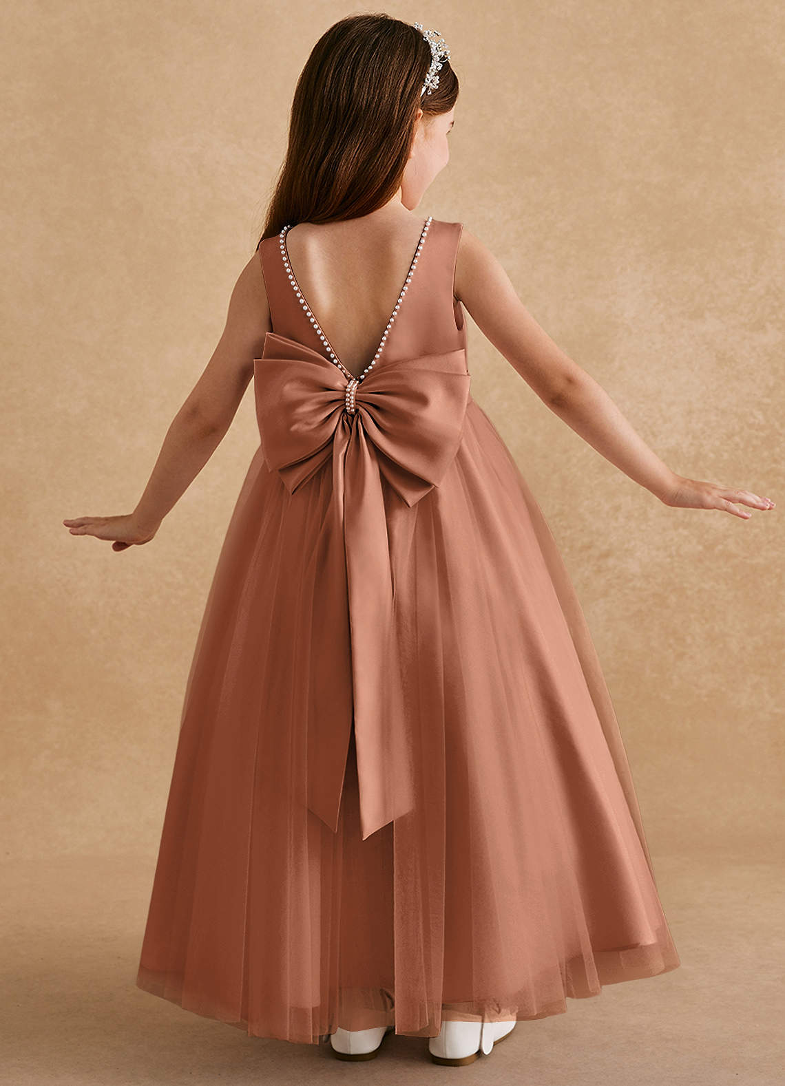 Azazie Cookie Robe Demoiselle D'honneur Fillette Robe Trapèze en Tulle Arc Bronze image1
