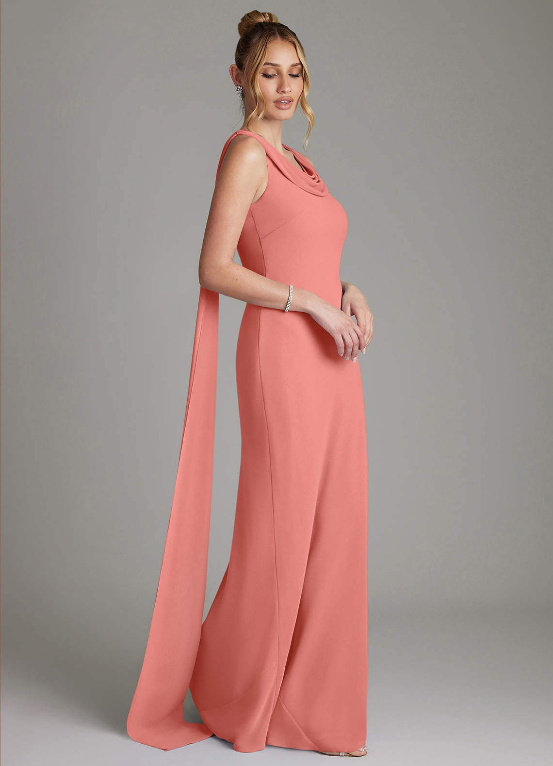 Azazie Jaya Robes de demoiselle d'honneur Robe Fourreau en Mousseline de soie Plissée Rose Saumon image3