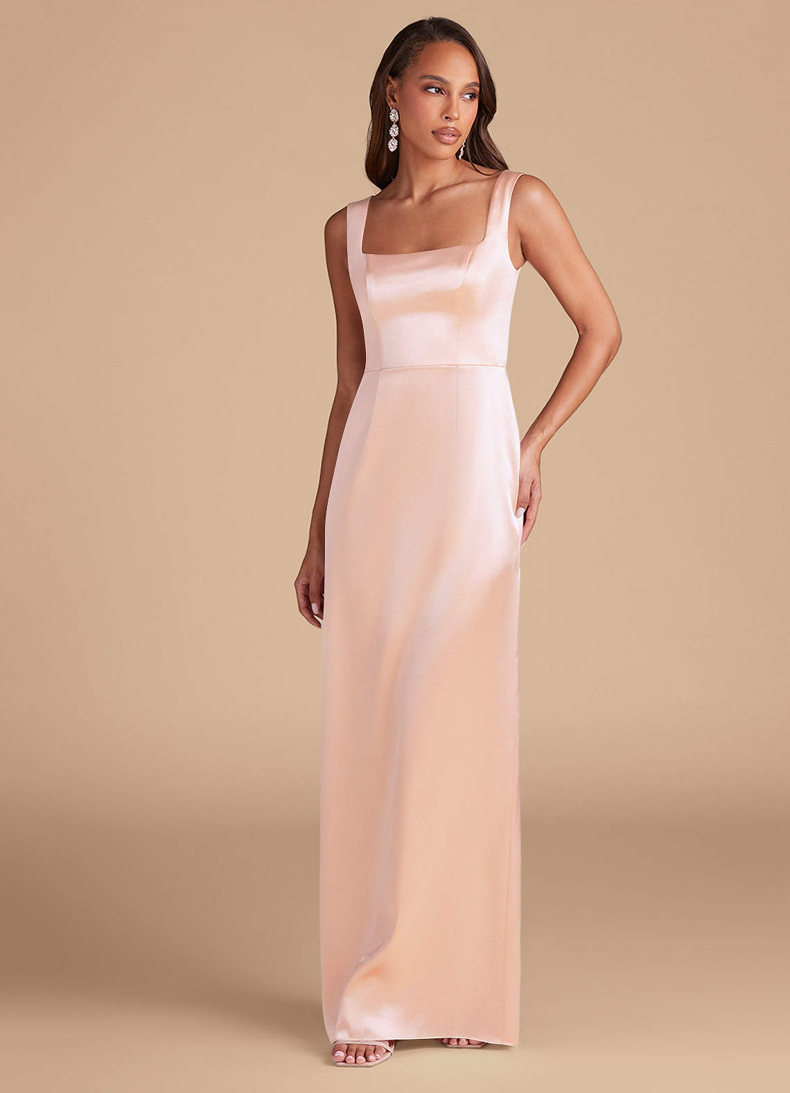 Azazie Flori Jurken voor bruidsmeisjes Jurk van Metaalachtig Satijn met Kolom Zijsplit Taupe image2